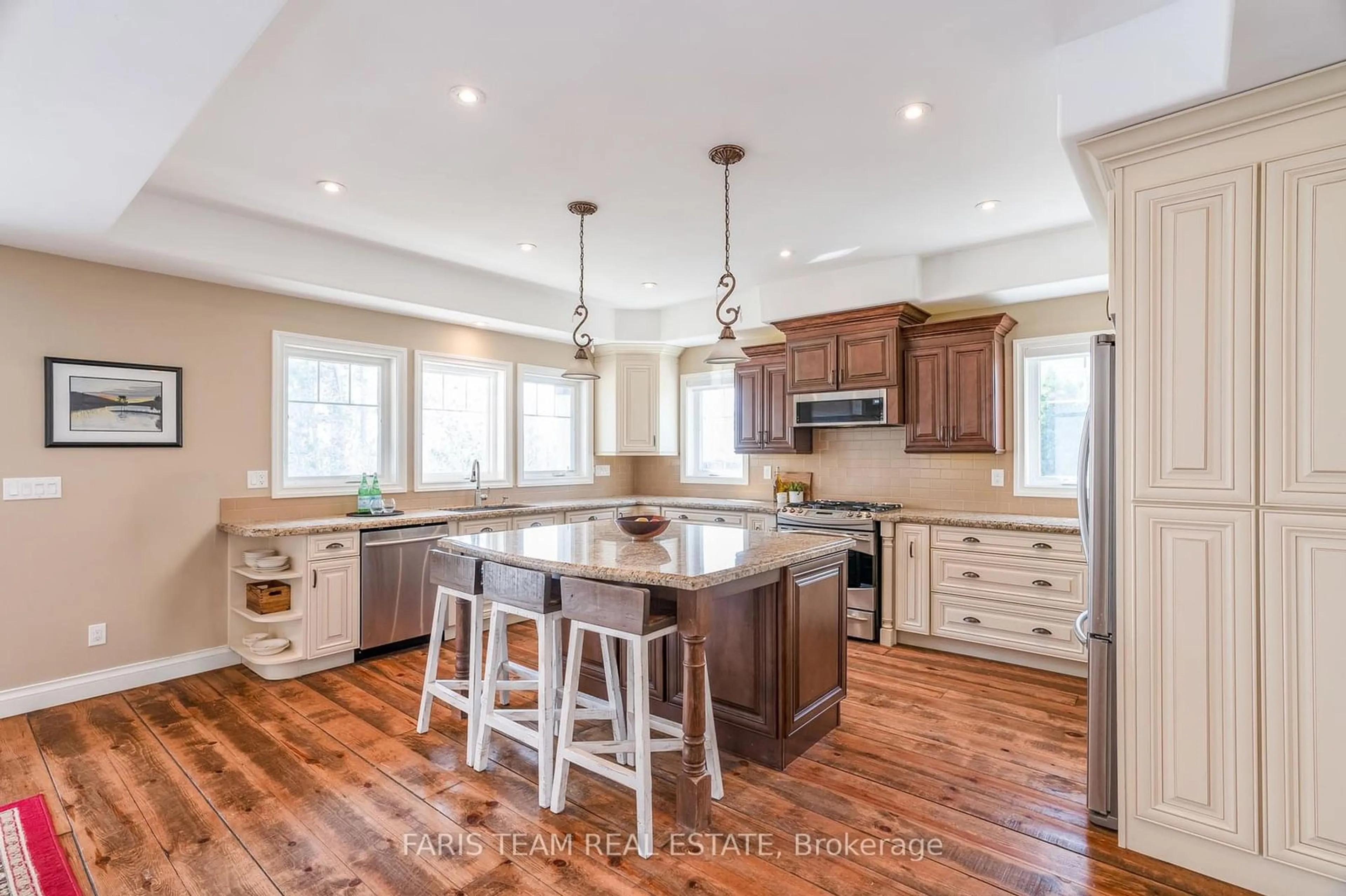 Open concept kitchen for 7 Pine Pt, Oro-Medonte Ontario L4M 4Y8