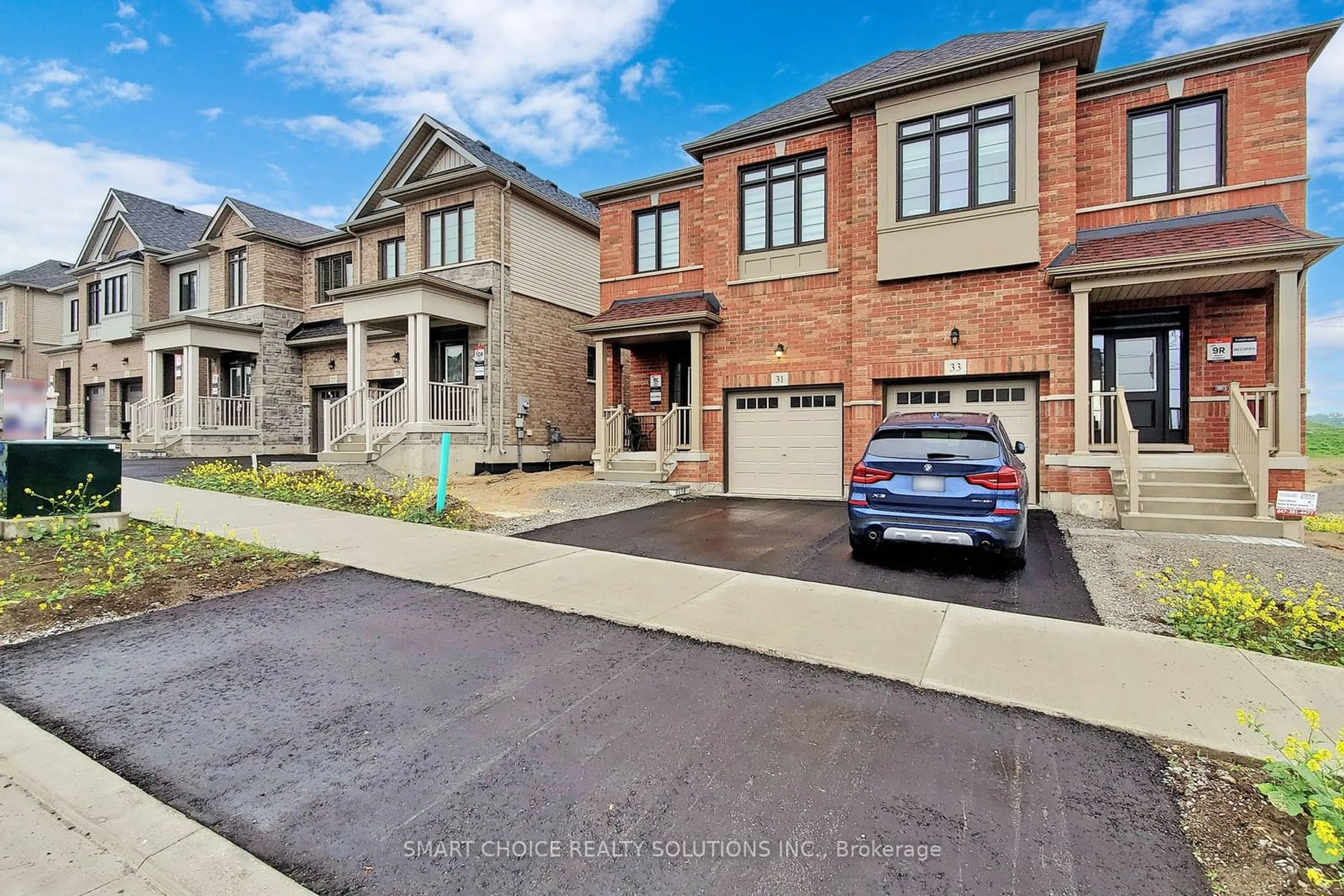 Home with brick exterior material for 31 Greer St, Barrie Ontario L9J 0C3