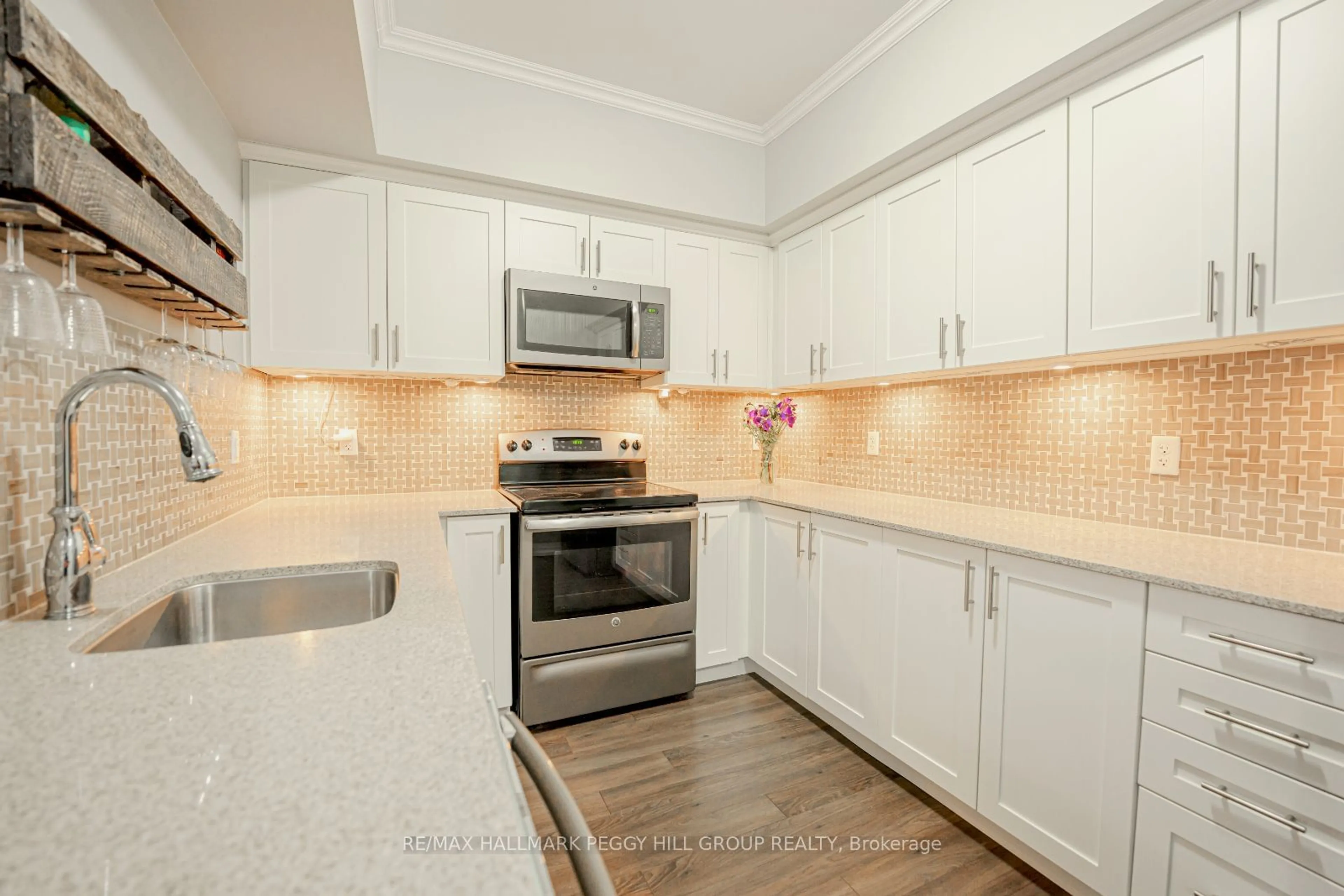 Standard kitchen, wood floors for 306 Essa Rd #411, Barrie Ontario L4N 9C5