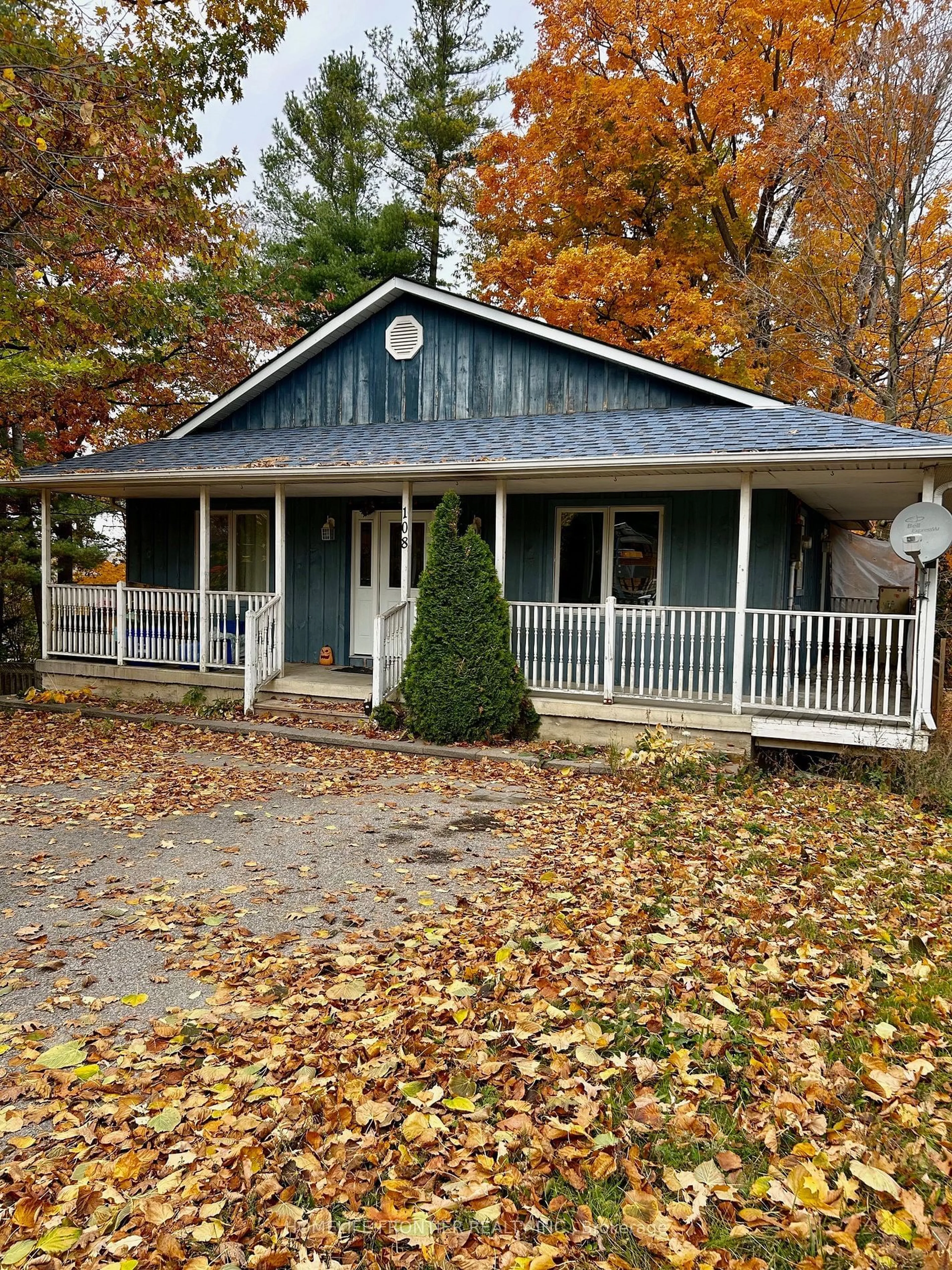 A pic from exterior of the house or condo, cottage for 108 Ardagh Rd, Barrie Ontario L4N 9B7