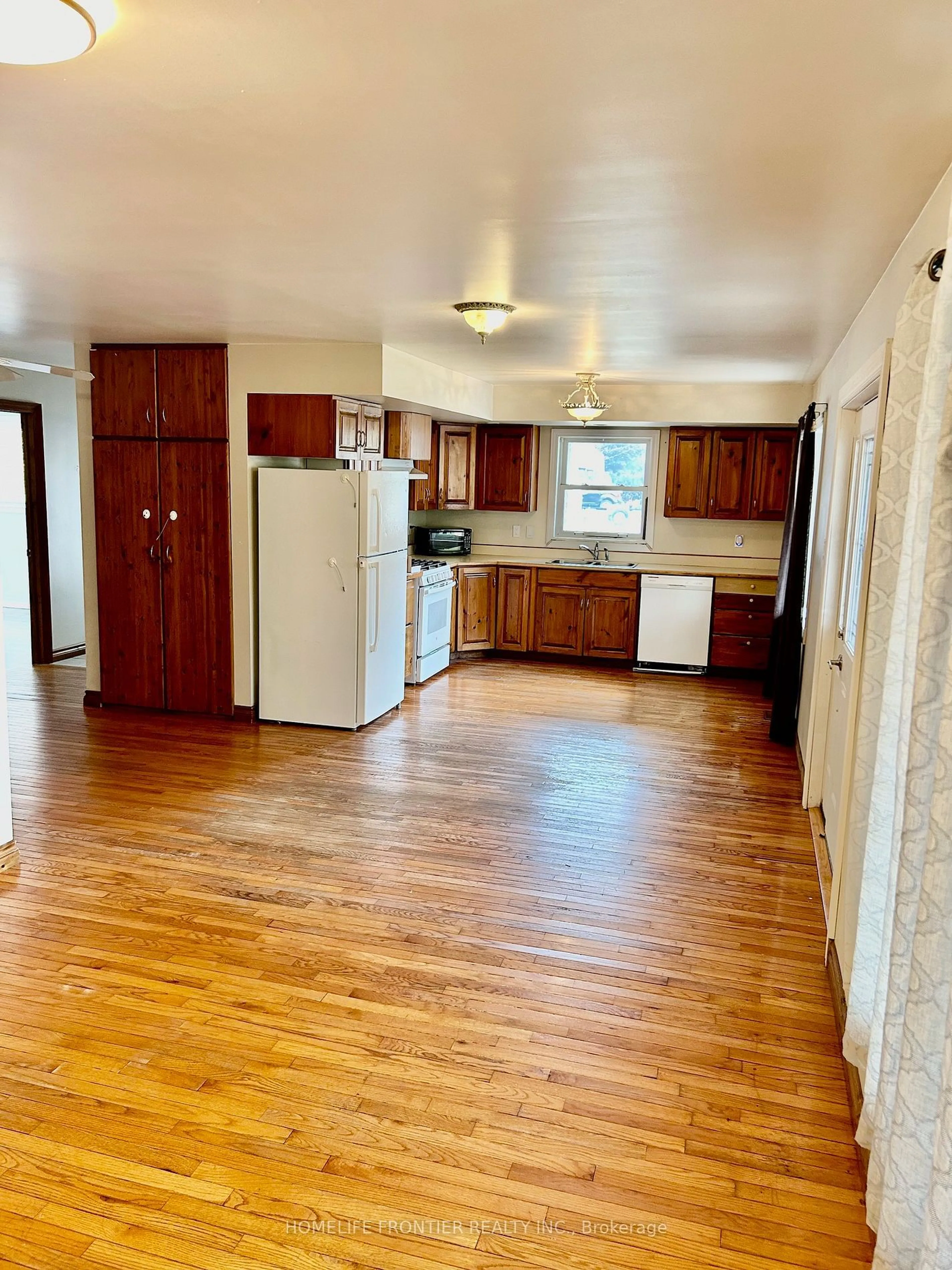 A pic of a room, wood floors for 108 Ardagh Rd, Barrie Ontario L4N 9B7