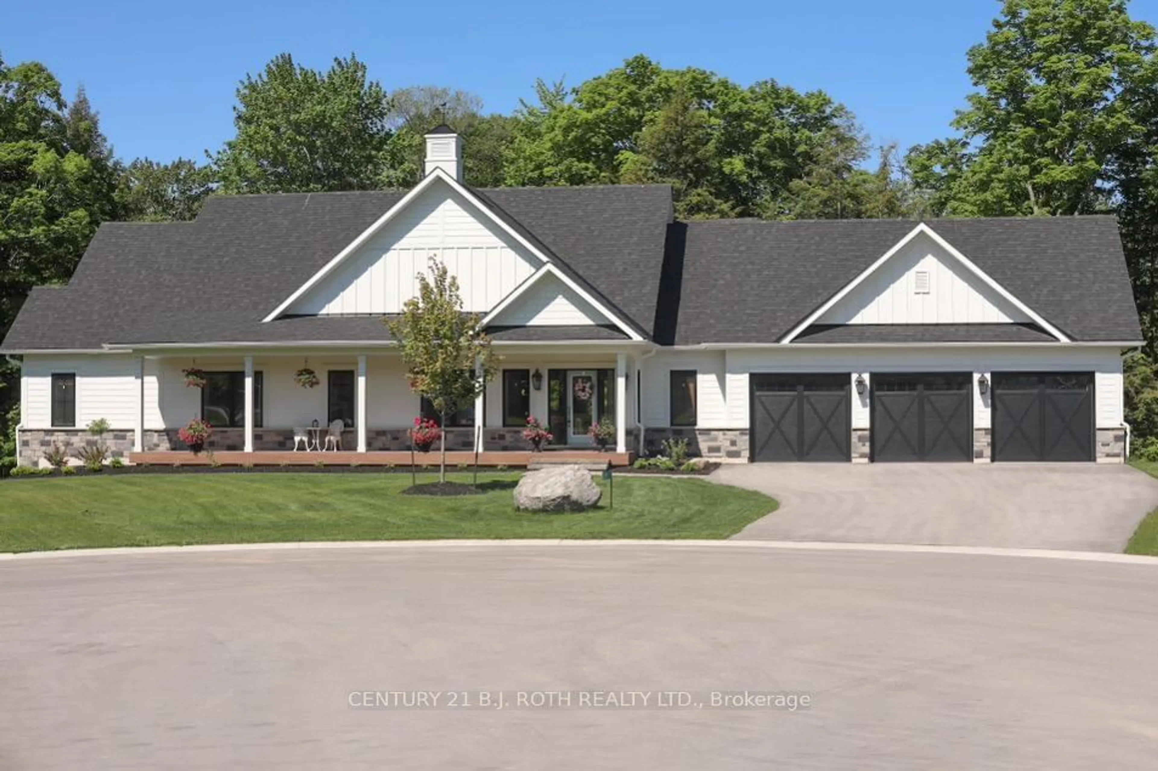 Frontside or backside of a home, cottage for 24 Oldenburg Crt, Oro-Medonte Ontario L0K 1E0