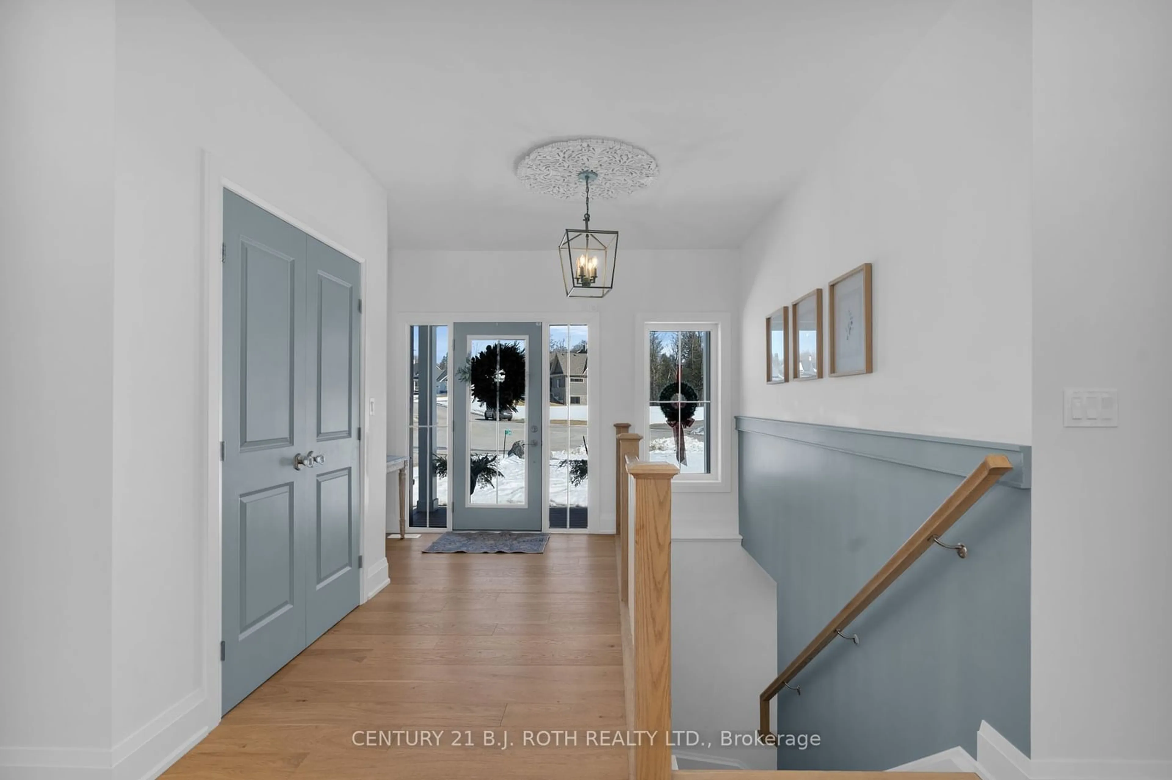 Indoor foyer, wood floors for 24 Oldenburg Crt, Oro-Medonte Ontario L0K 1E0