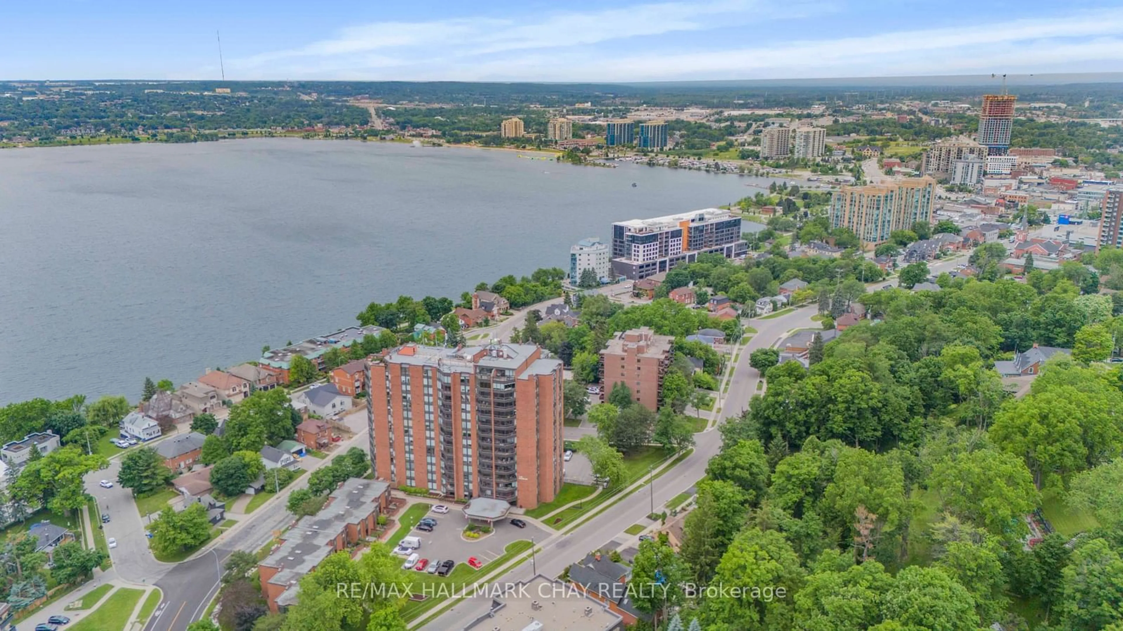 A pic from exterior of the house or condo, the view of lake or river for 181 Collier St #505, Barrie Ontario L4M 5L6