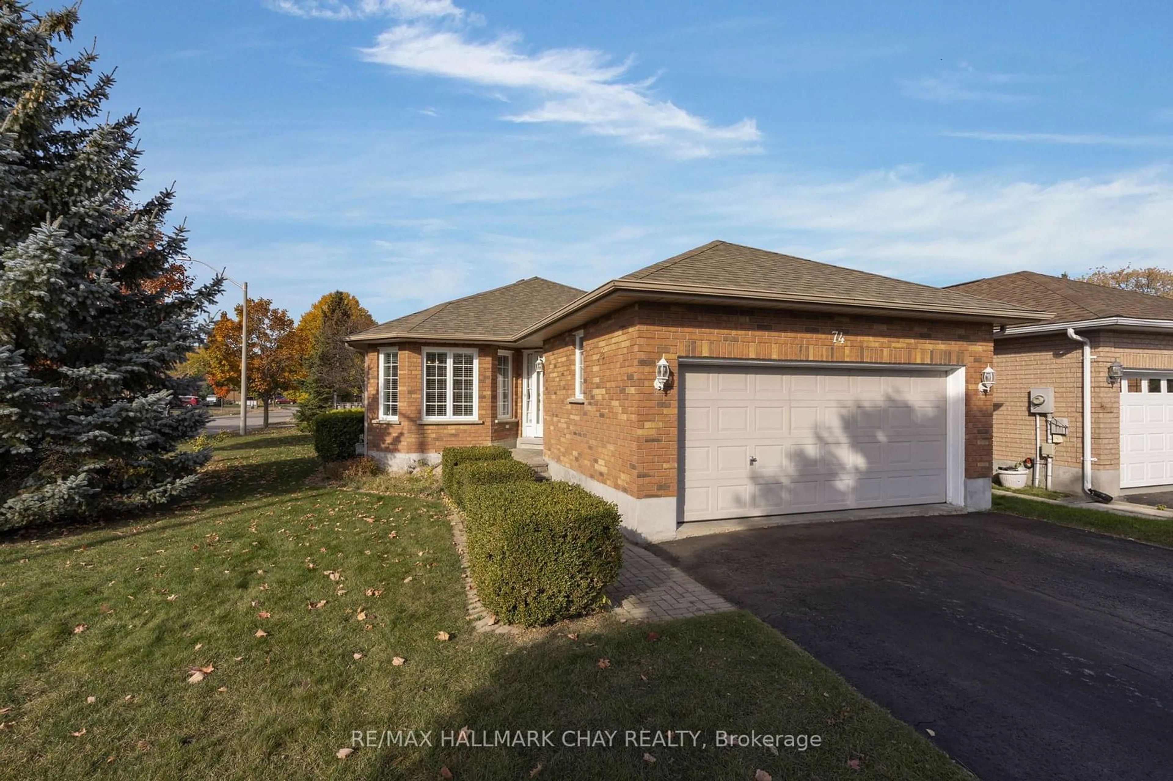 A pic from exterior of the house or condo, the street view for 74 Buchanan St, Barrie Ontario L4M 6B7