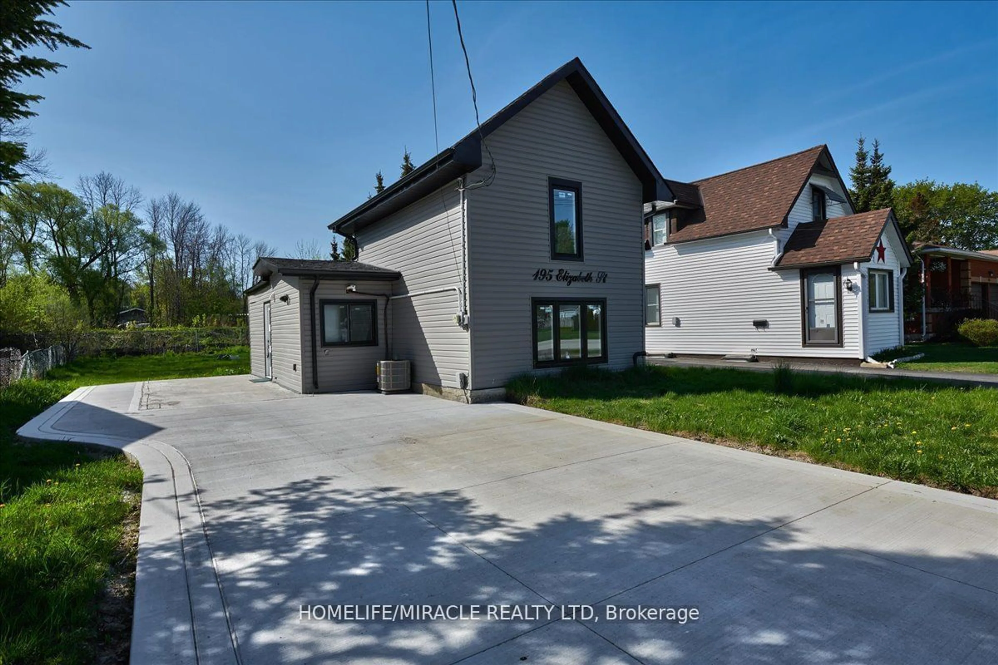 Frontside or backside of a home, cottage for 195 Elizabeth St, Midland Ontario L4R 1Y3