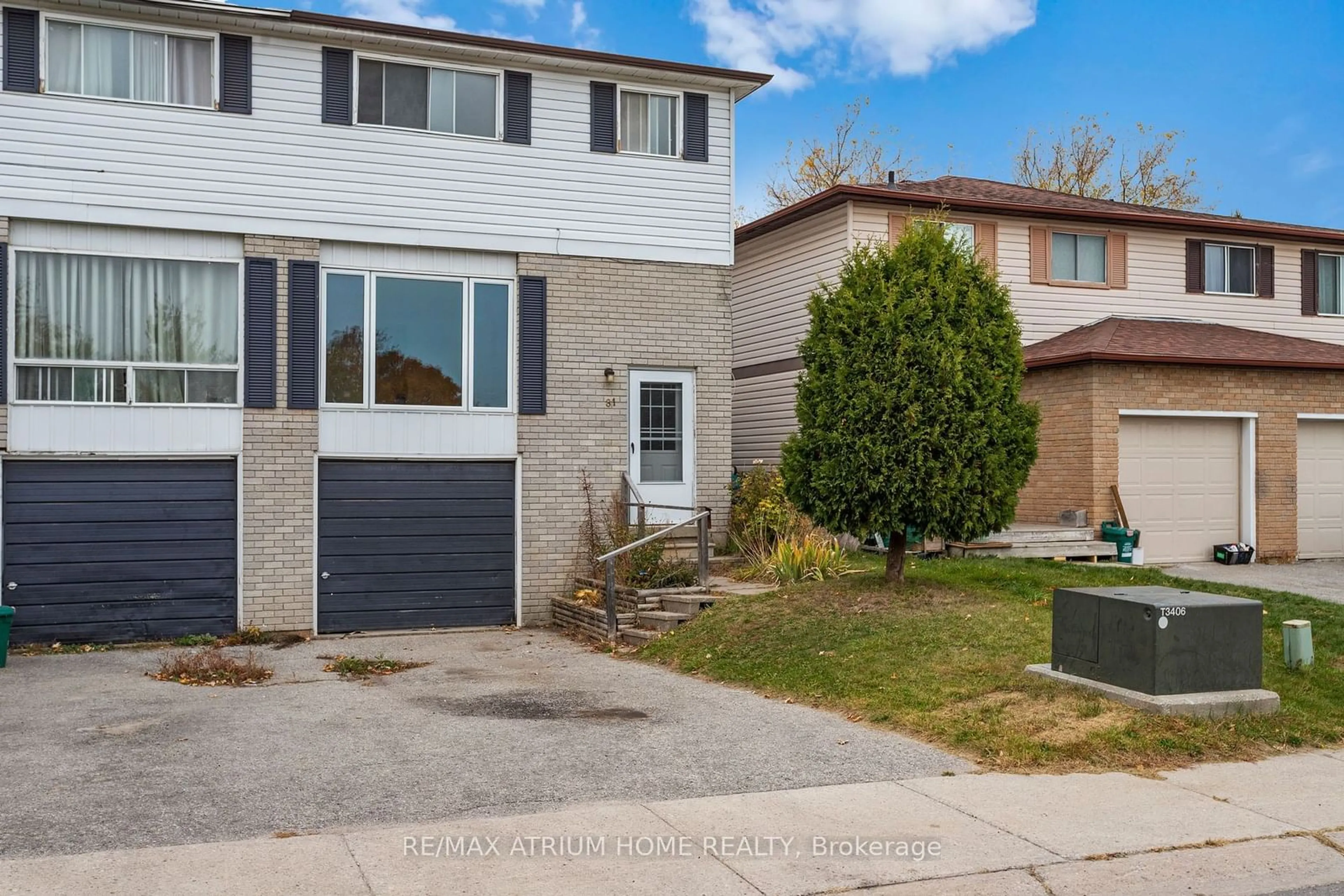 A pic from exterior of the house or condo, the fenced backyard for 81 Robin Crt, Barrie Ontario L4M 5L9