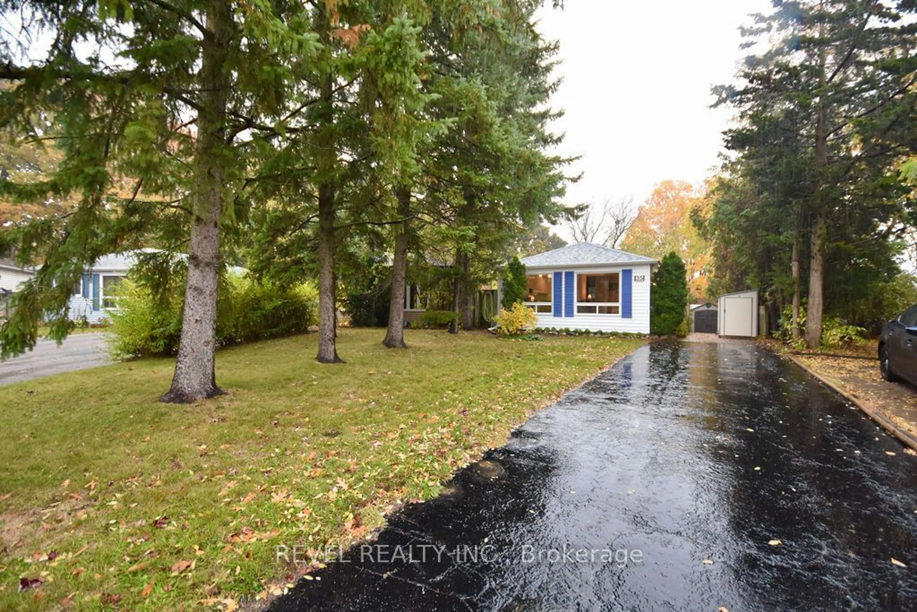 Frontside or backside of a home, cottage for 35 Shaw Cres, Barrie Ontario L4N 4Z3