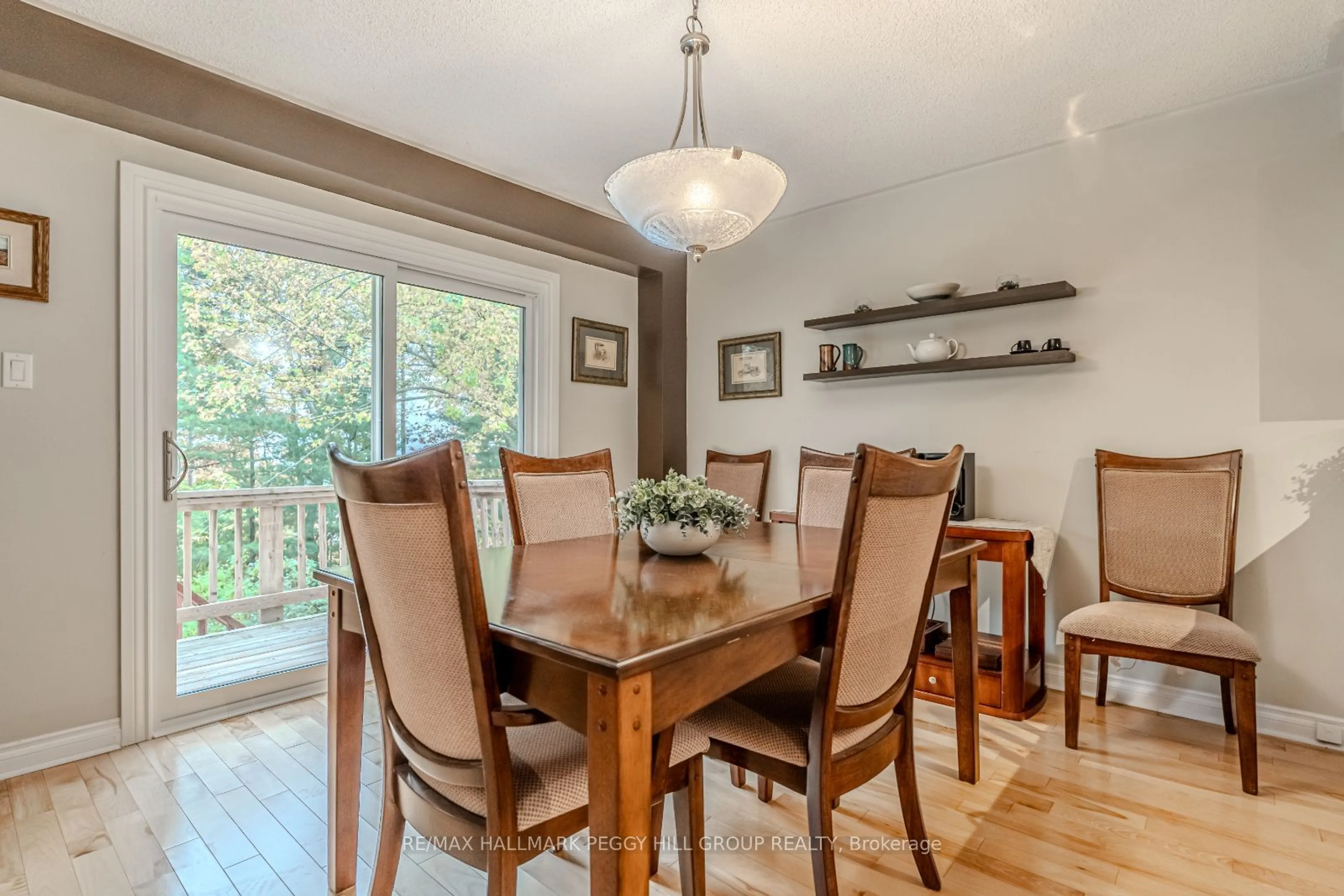 Dining room, wood floors, cottage for 103 Browning Tr, Barrie Ontario L4N 6R2