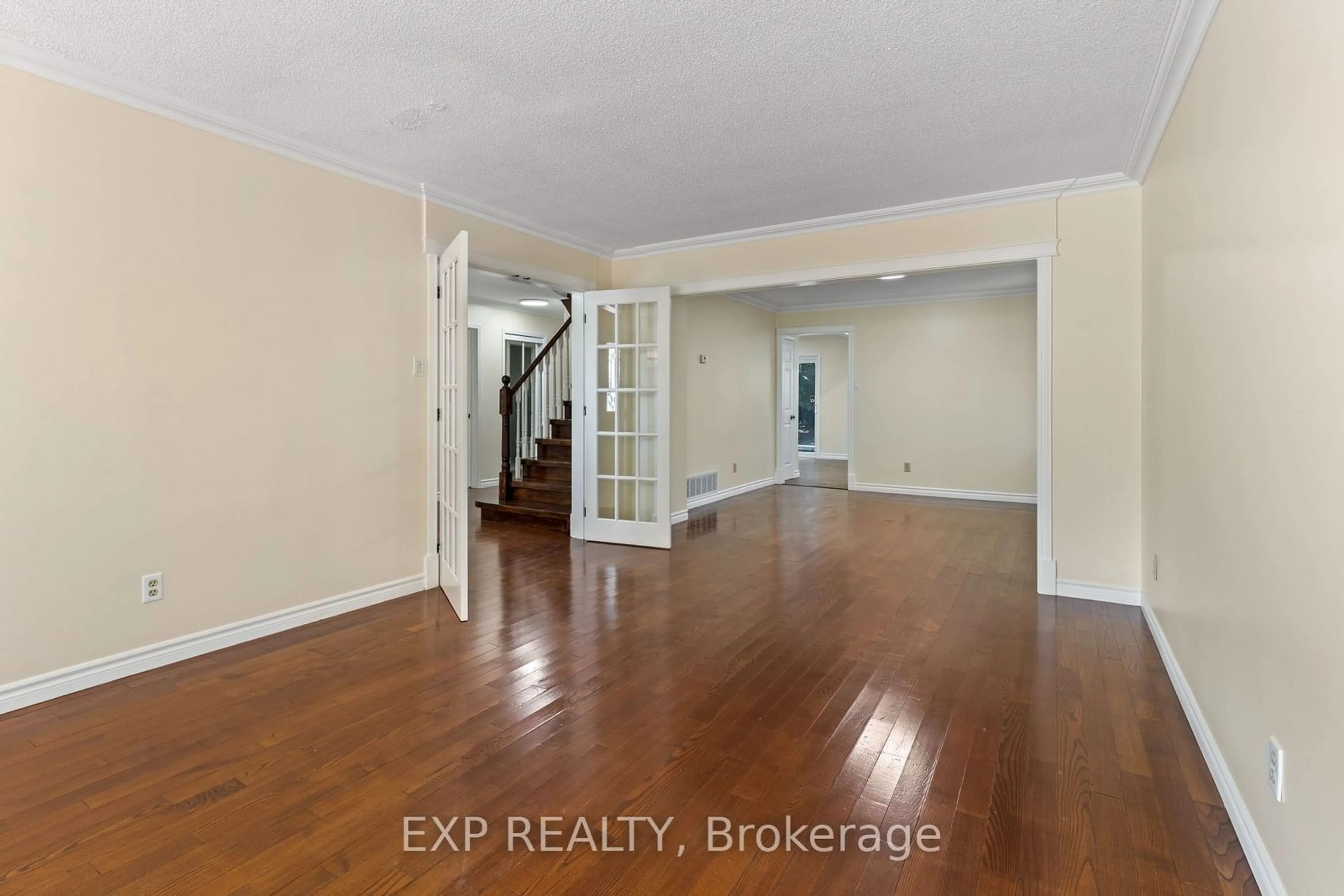 A pic of a room, wood floors for 460 Grove St, Barrie Ontario L4M 5W2