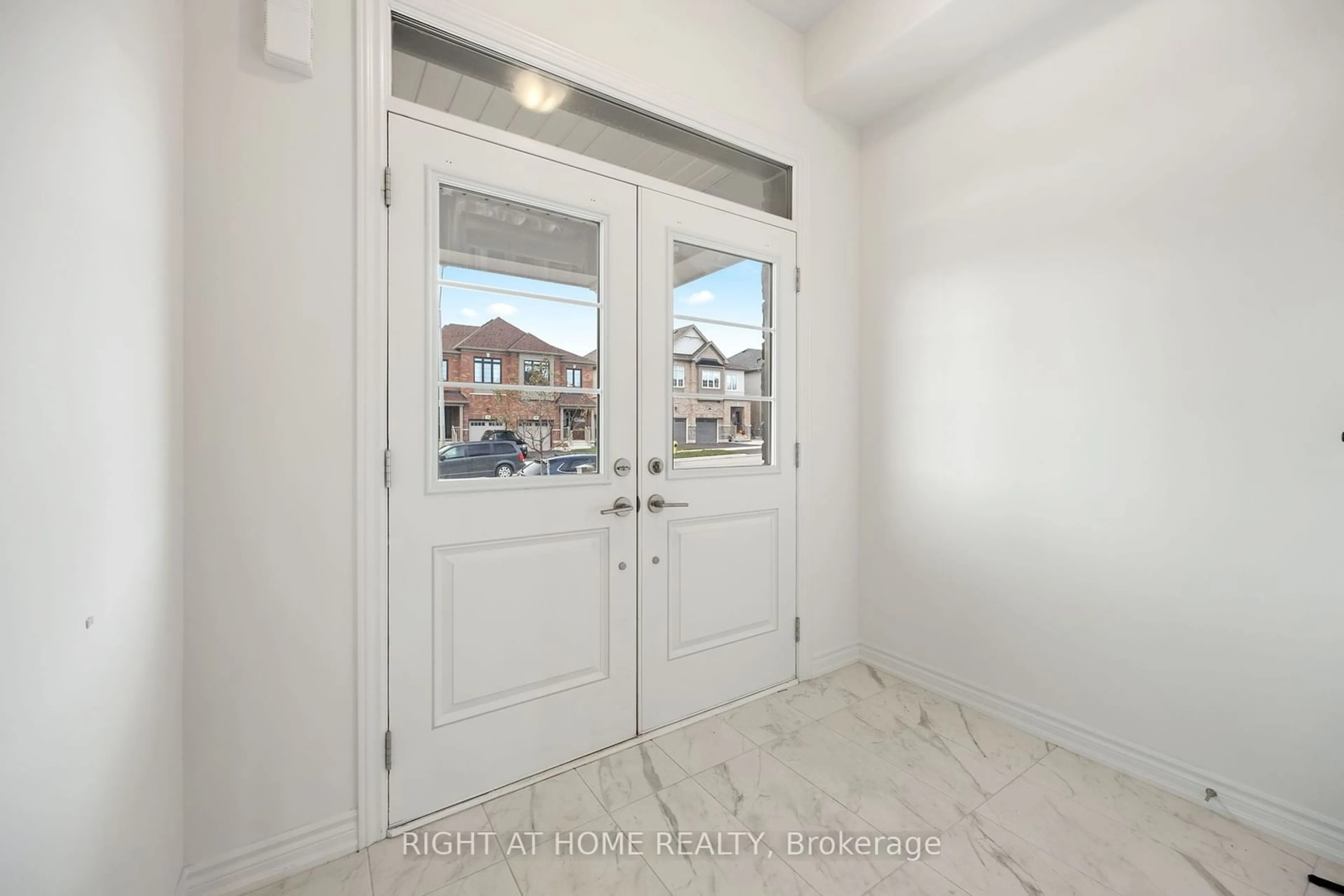 Indoor entryway, wood floors for 27 Greer St, Barrie Ontario L9J 0R4