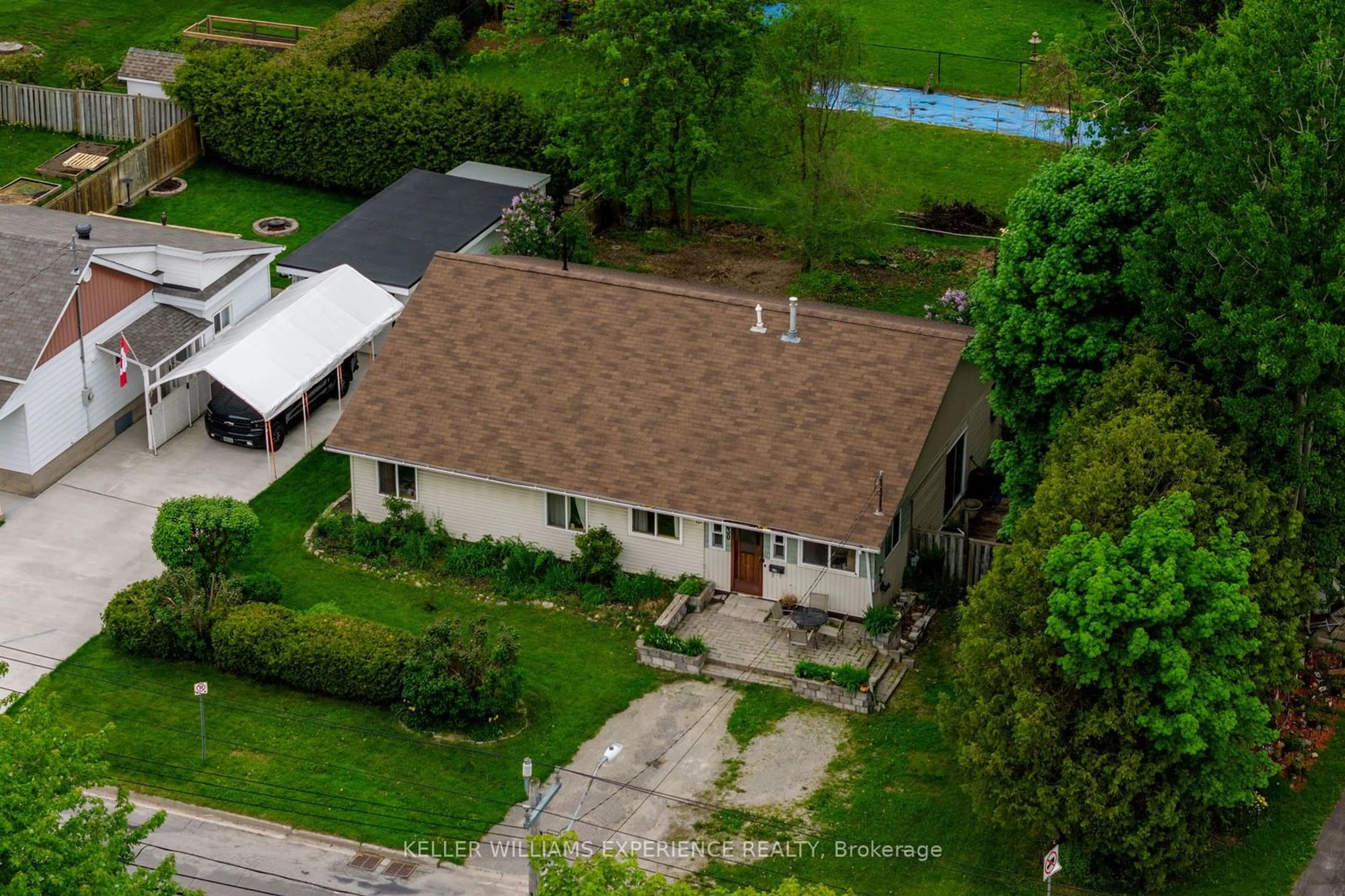 Frontside or backside of a home, cottage for 230 Elizabeth St, Midland Ontario L4R 1Y4