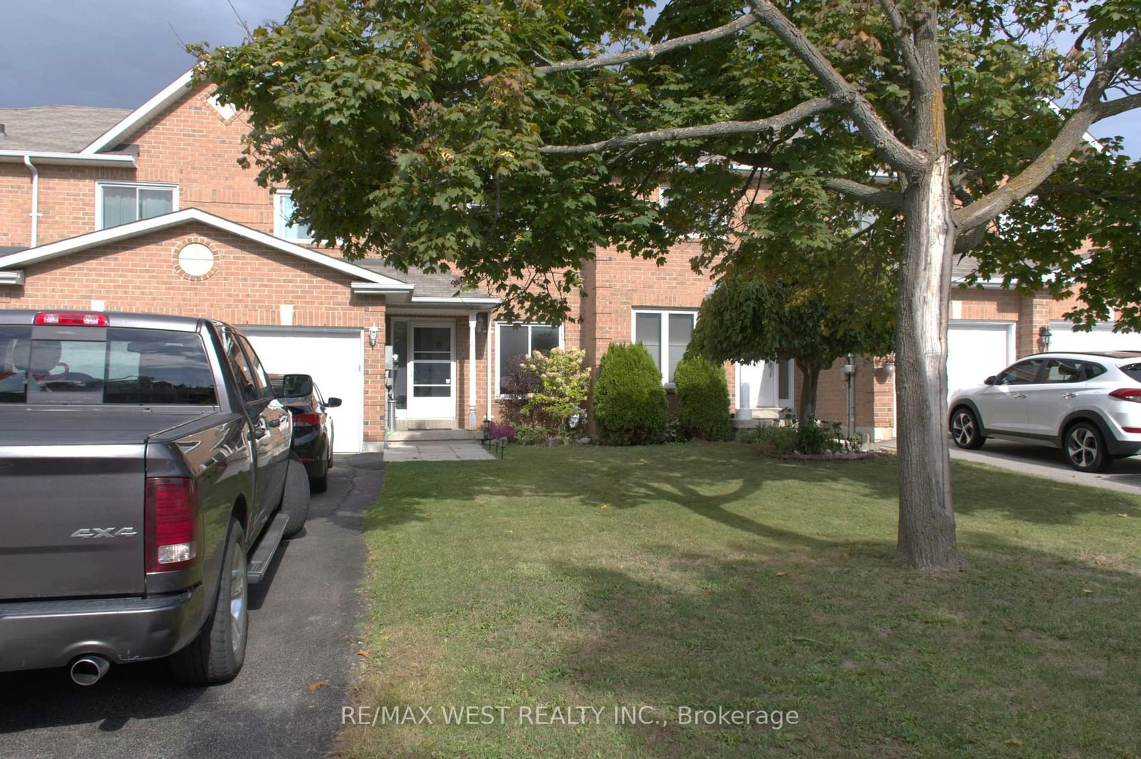 Frontside or backside of a home, the street view for 8 Lyfytt Cres, Barrie Ontario L4N 7X4