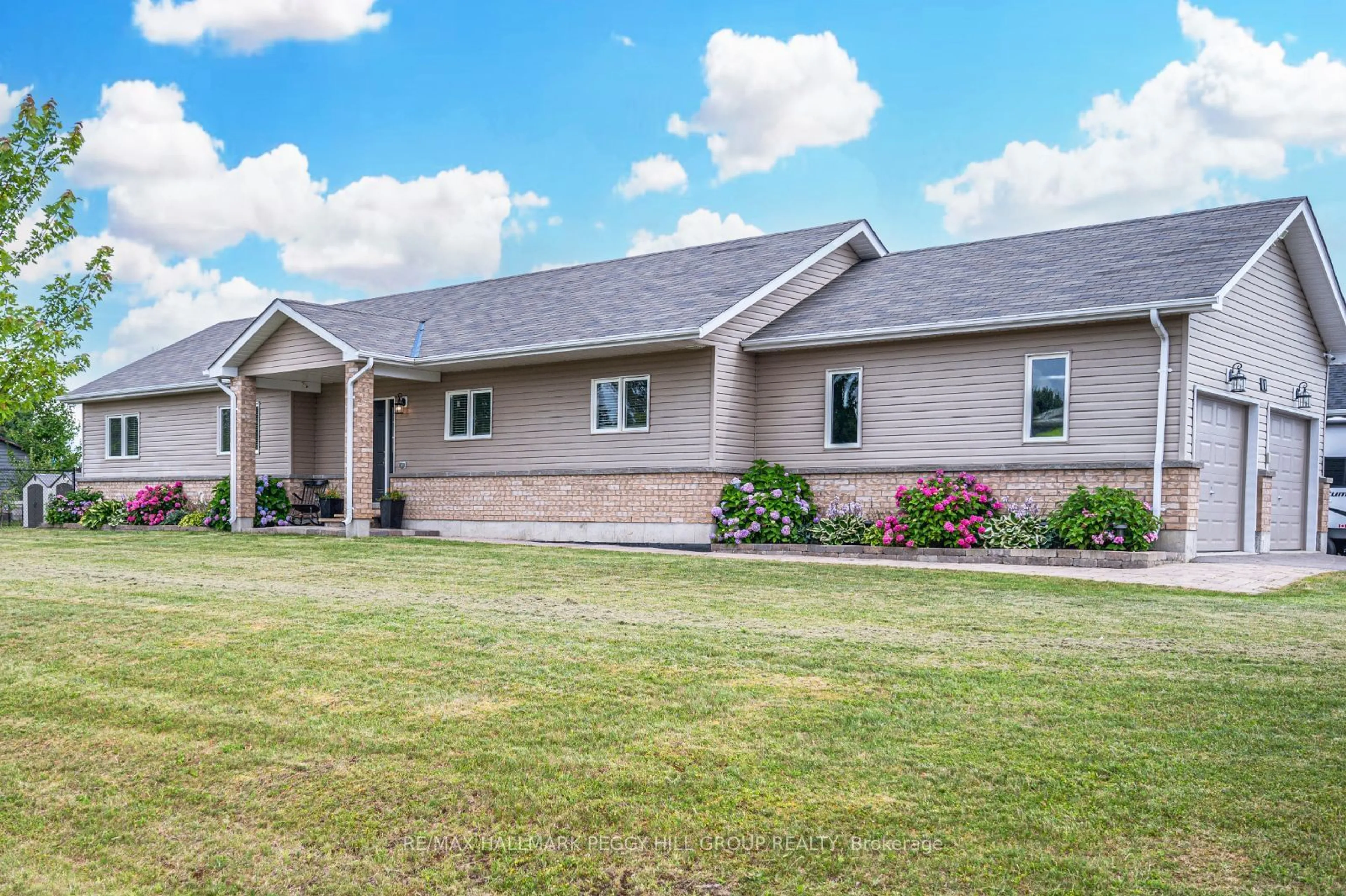 Frontside or backside of a home, the front or back of building for 21 Keyzer Dr, Oro-Medonte Ontario L0K 2G0