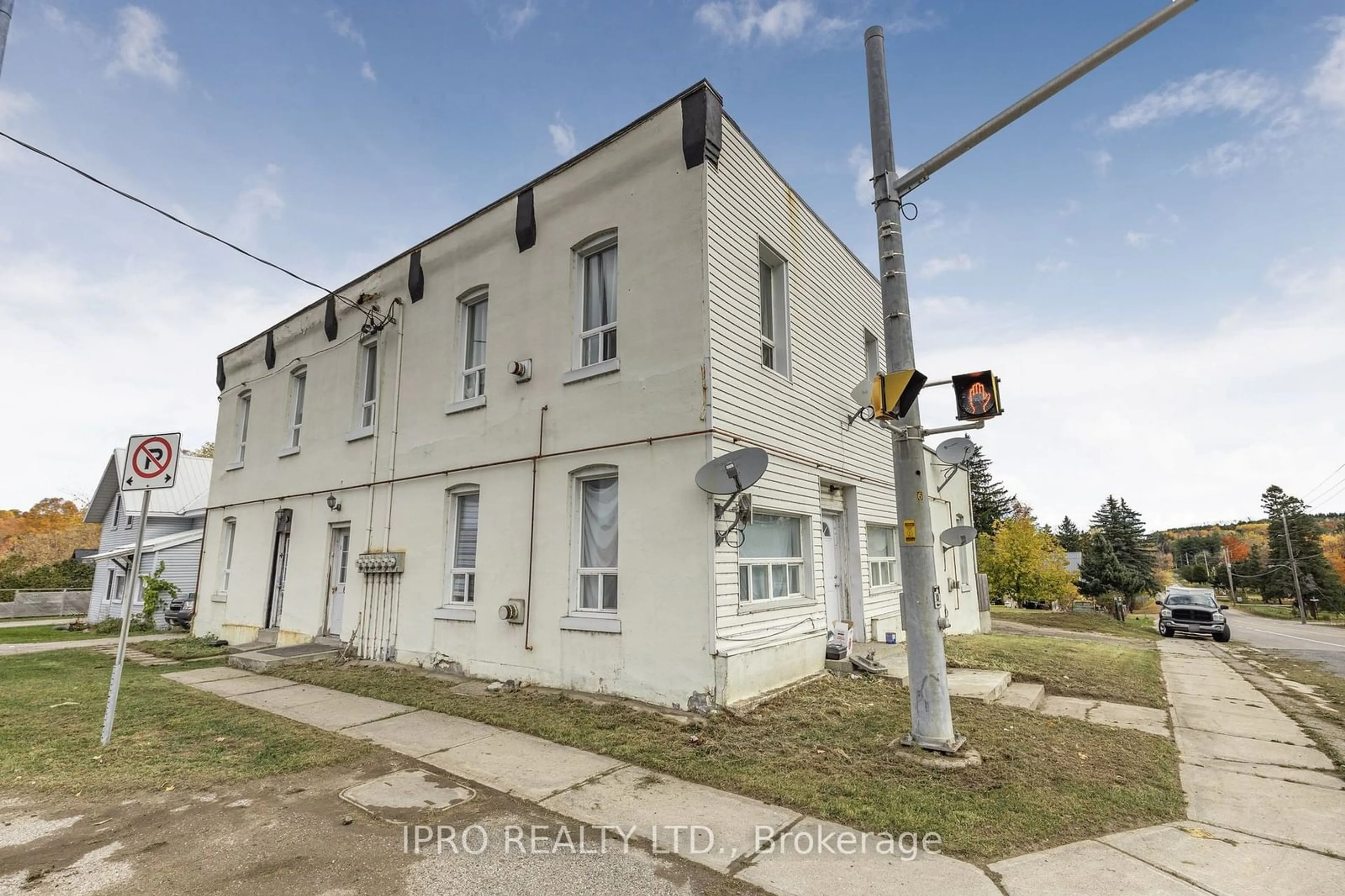 A pic from exterior of the house or condo, the street view for 6501 Highway 93, Tay Ontario L0L 1P0