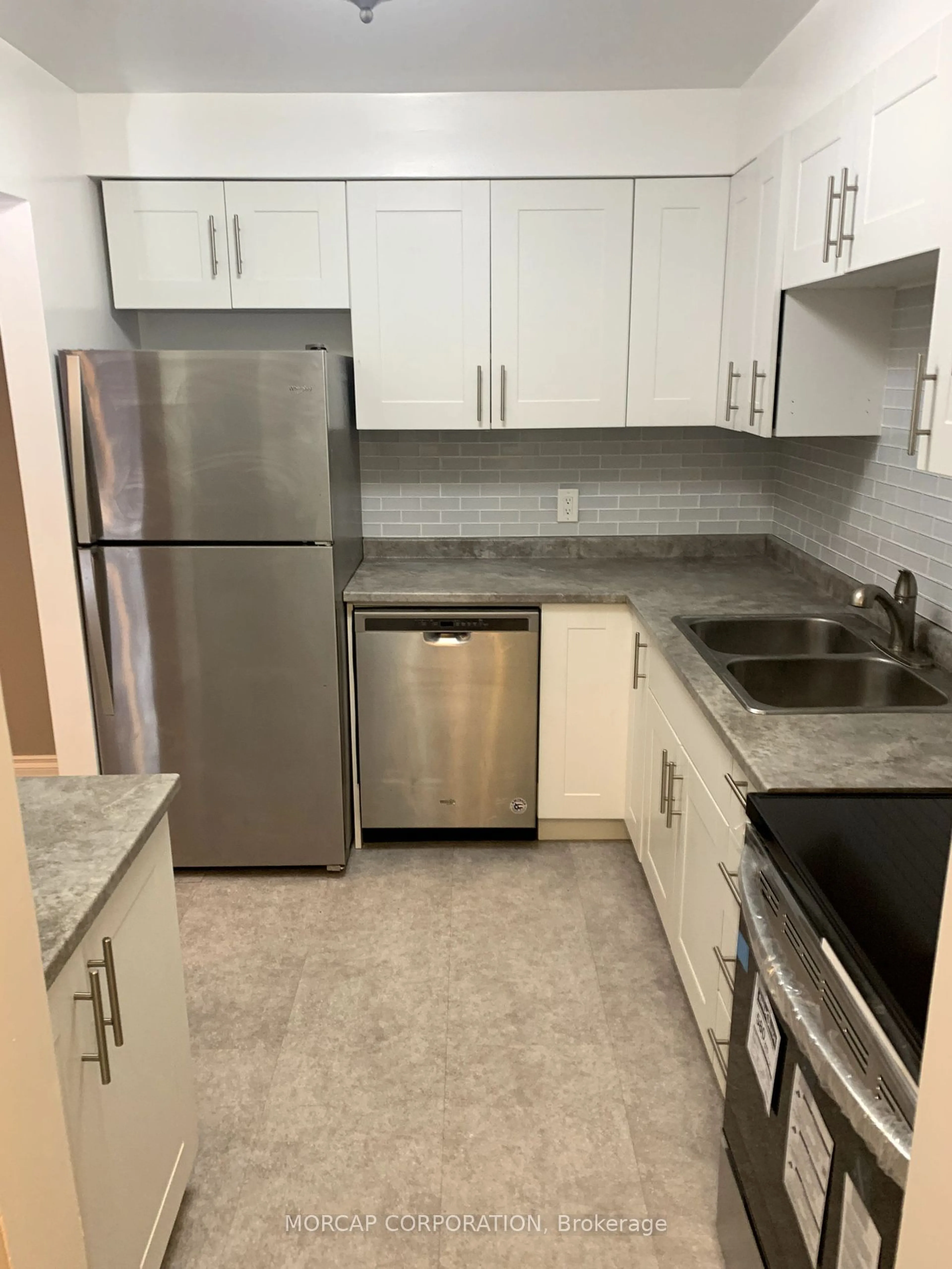 Standard kitchen for 261 Rose St #20, Barrie Ontario L4M 2V3