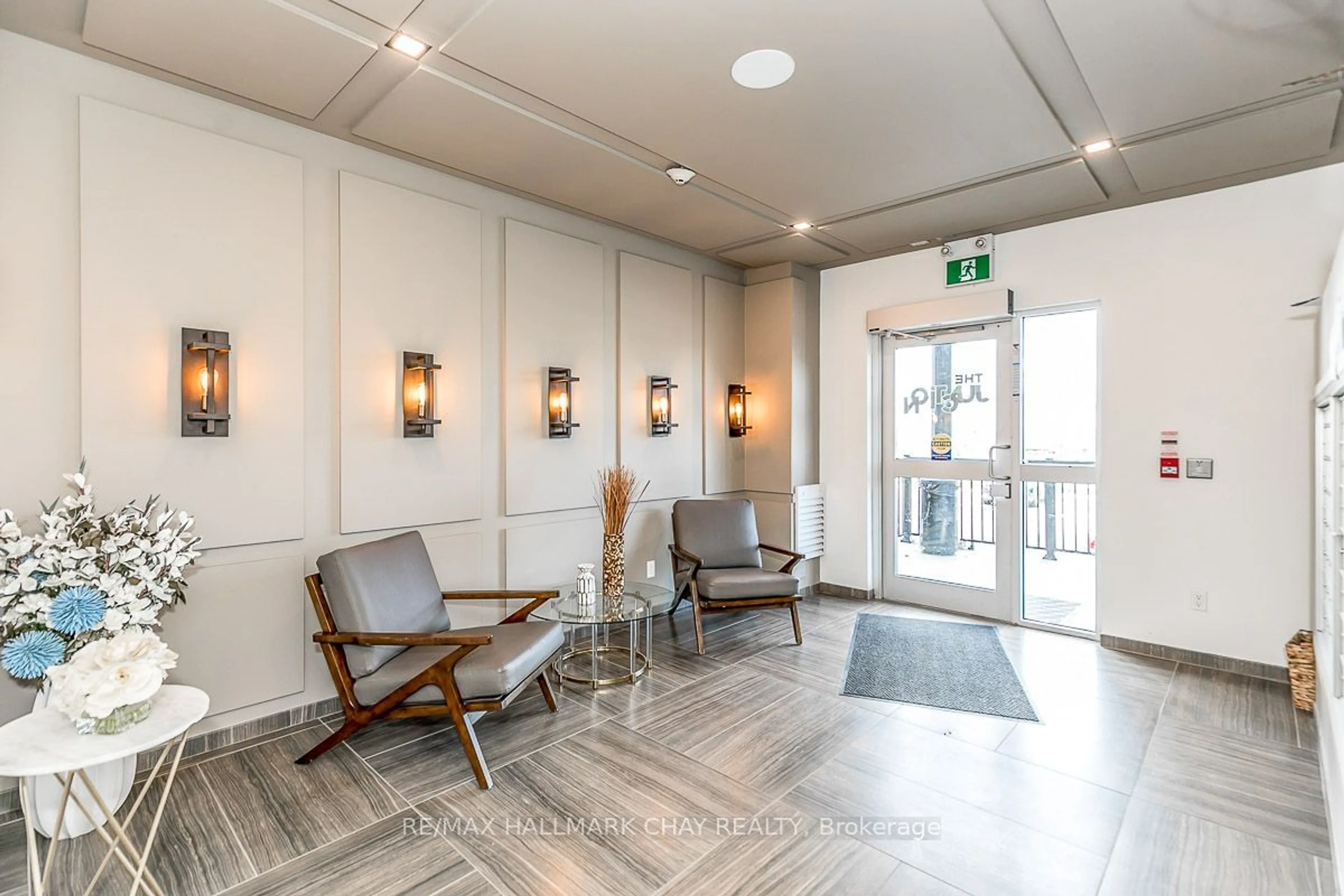 Indoor lobby for 299 Cundles Rd #205, Barrie Ontario L4M 0K9