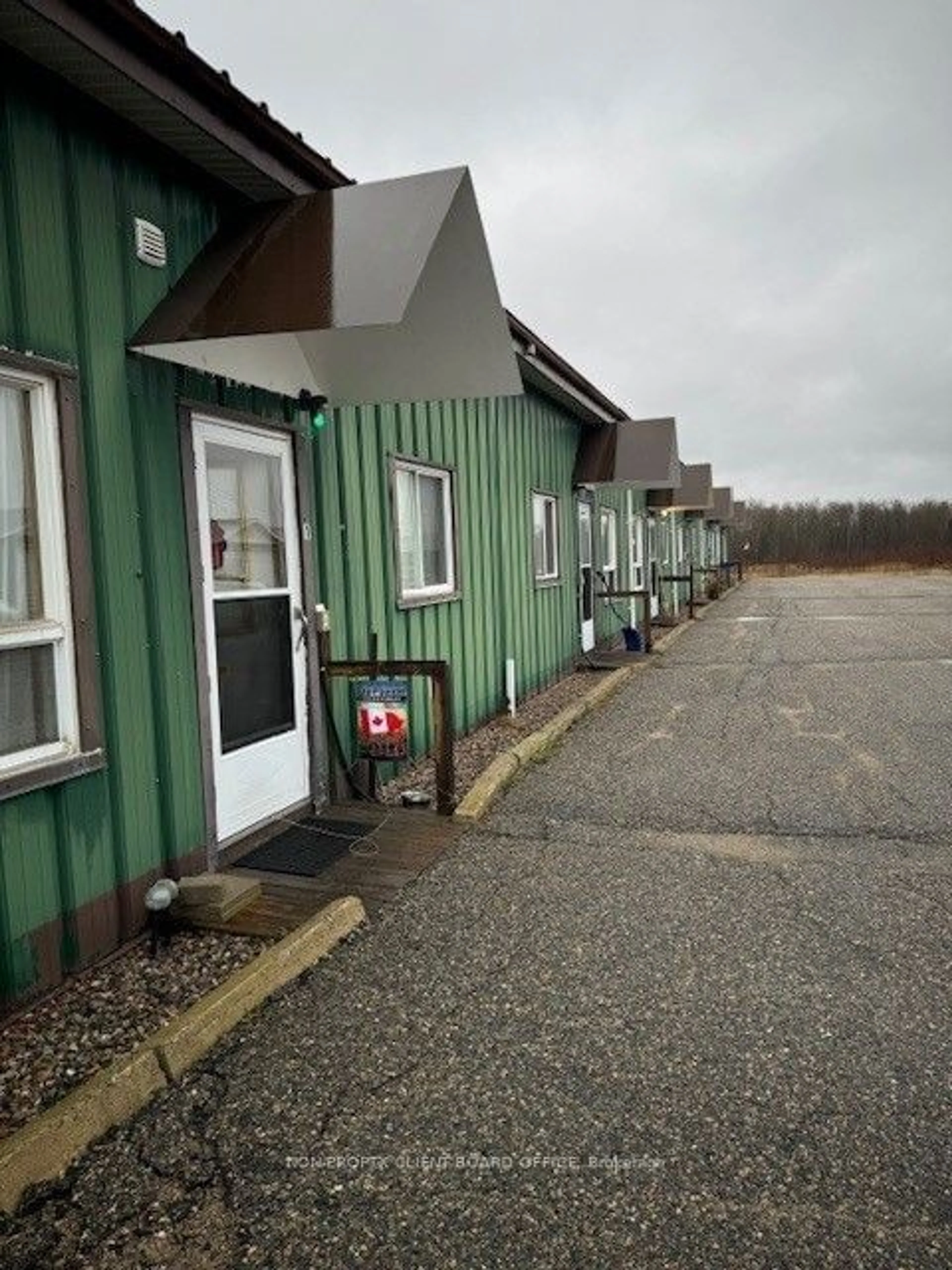 A pic from exterior of the house or condo, the front or back of building for 727 Ambridge Dr, Iroquois Falls Ontario P0K 1E0