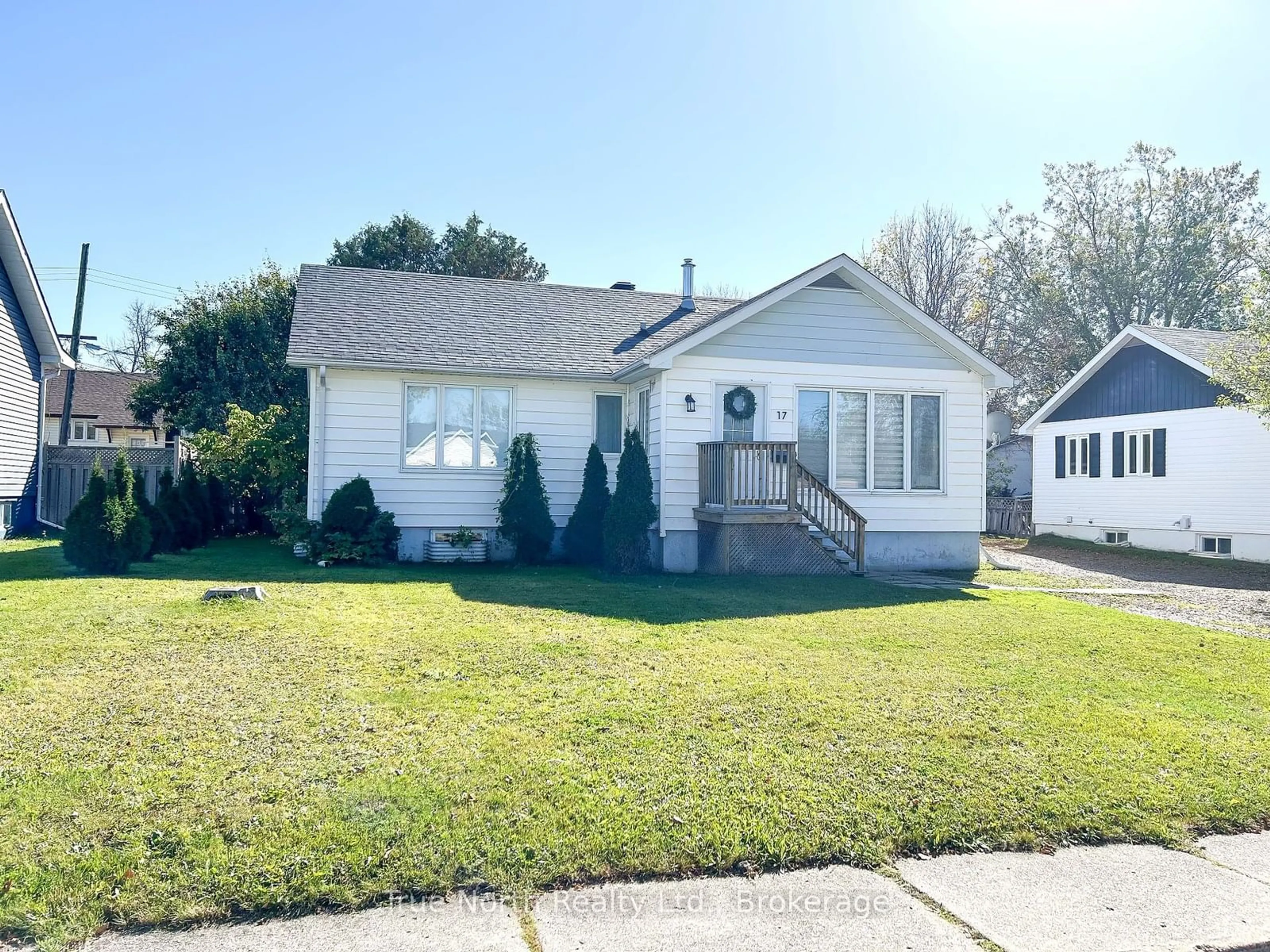 Frontside or backside of a home, the street view for 17 Poplar Cres, Kapuskasing Ontario P5N 1Y1