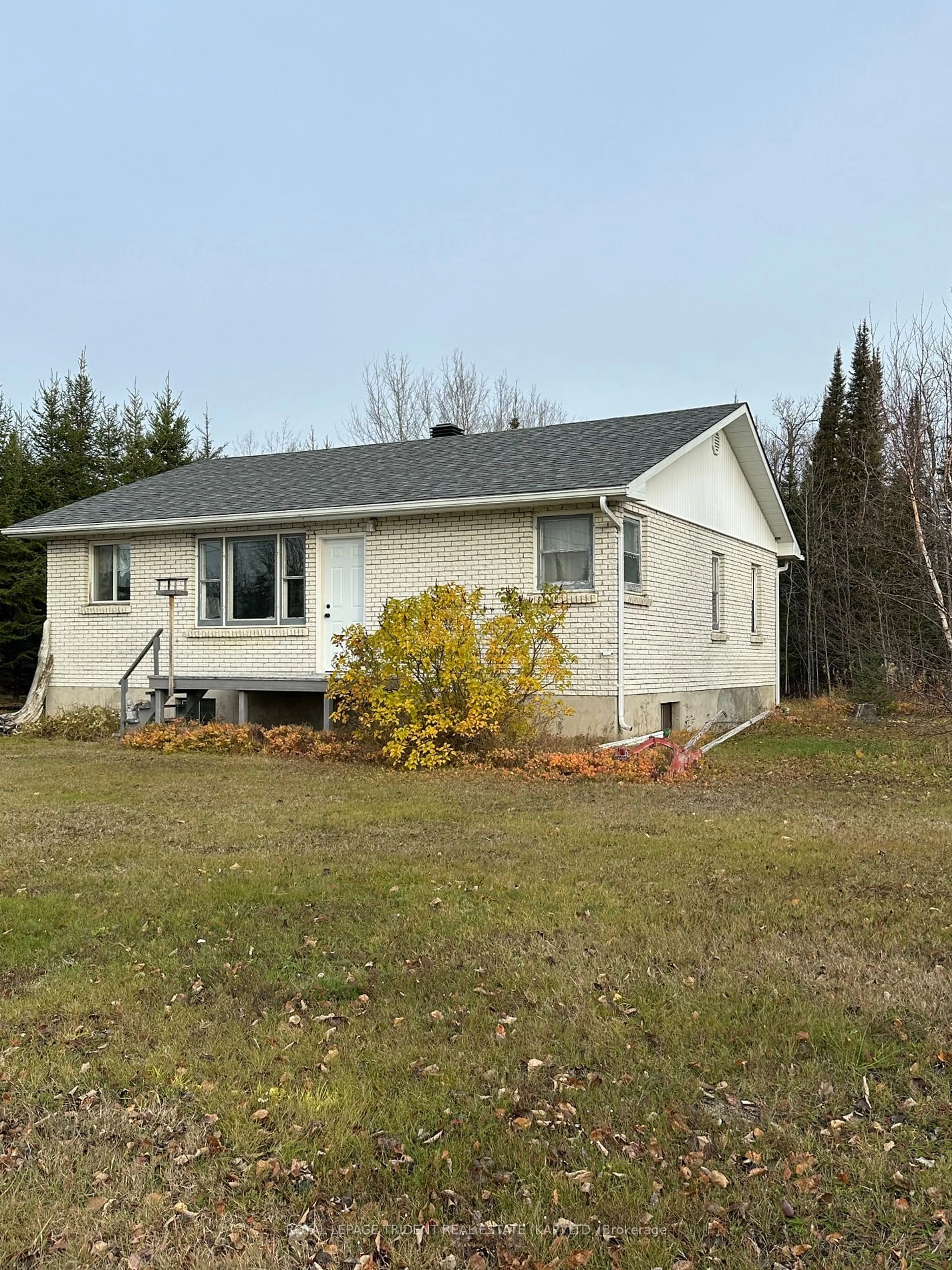 Frontside or backside of a home, cottage for 109 Mitchell Rd, Kapuskasing Ontario P5N 2X8