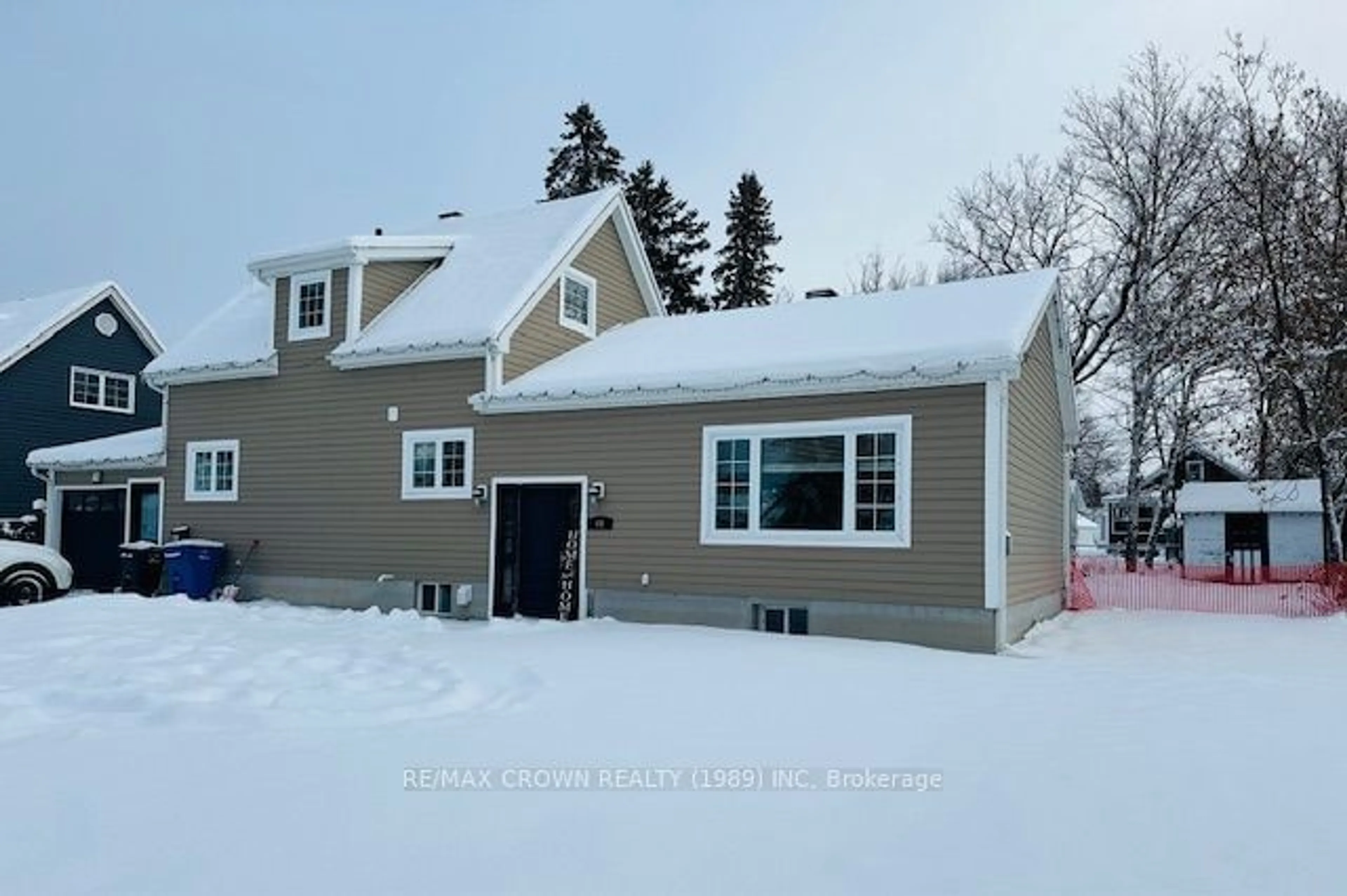 Frontside or backside of a home, cottage for 4 Victoria St, Kapuskasing Ontario P5N 1K7