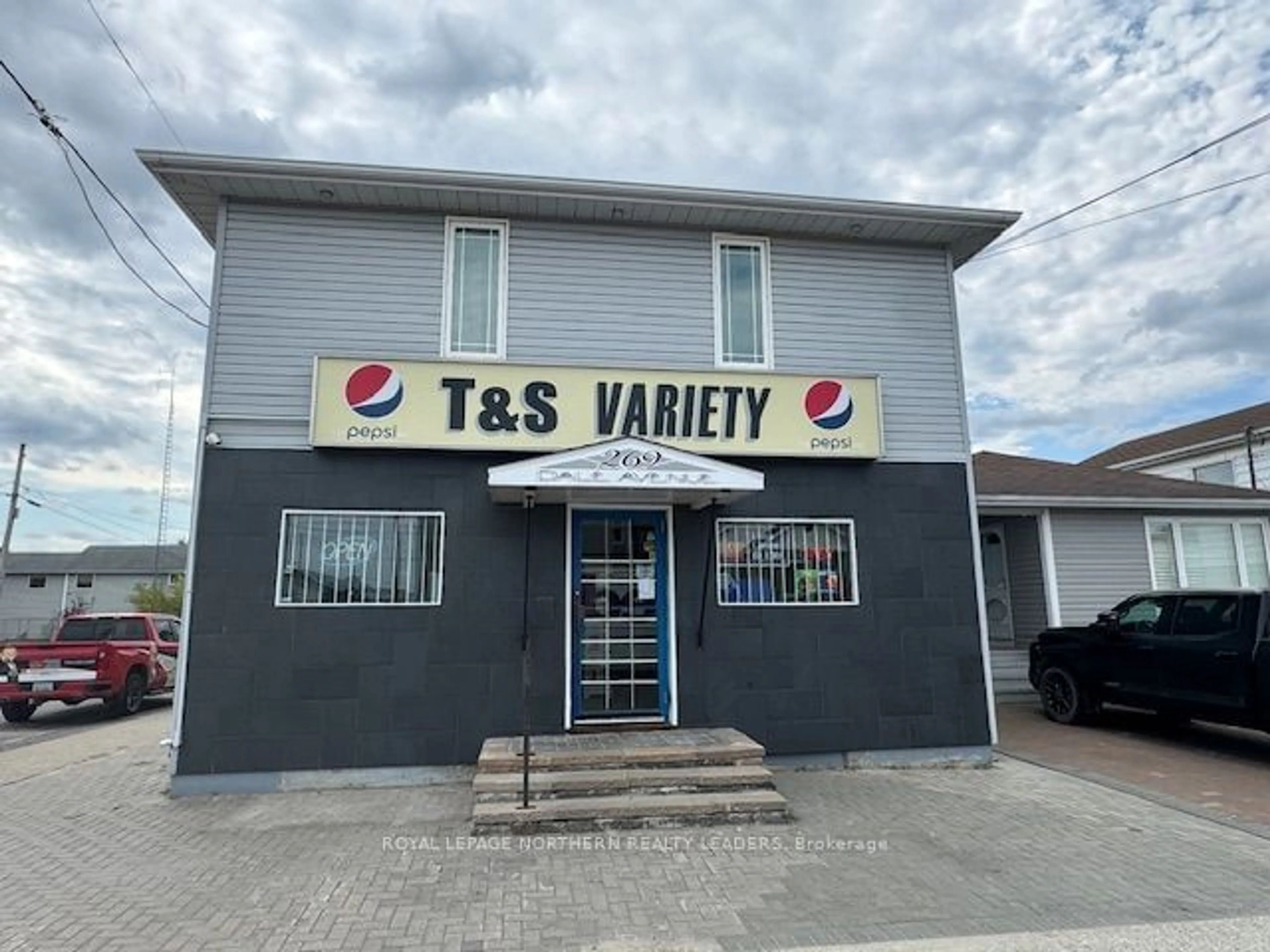 Patio, the front or back of building for 269 Dale Ave, Timmins Ontario P4N 1M7