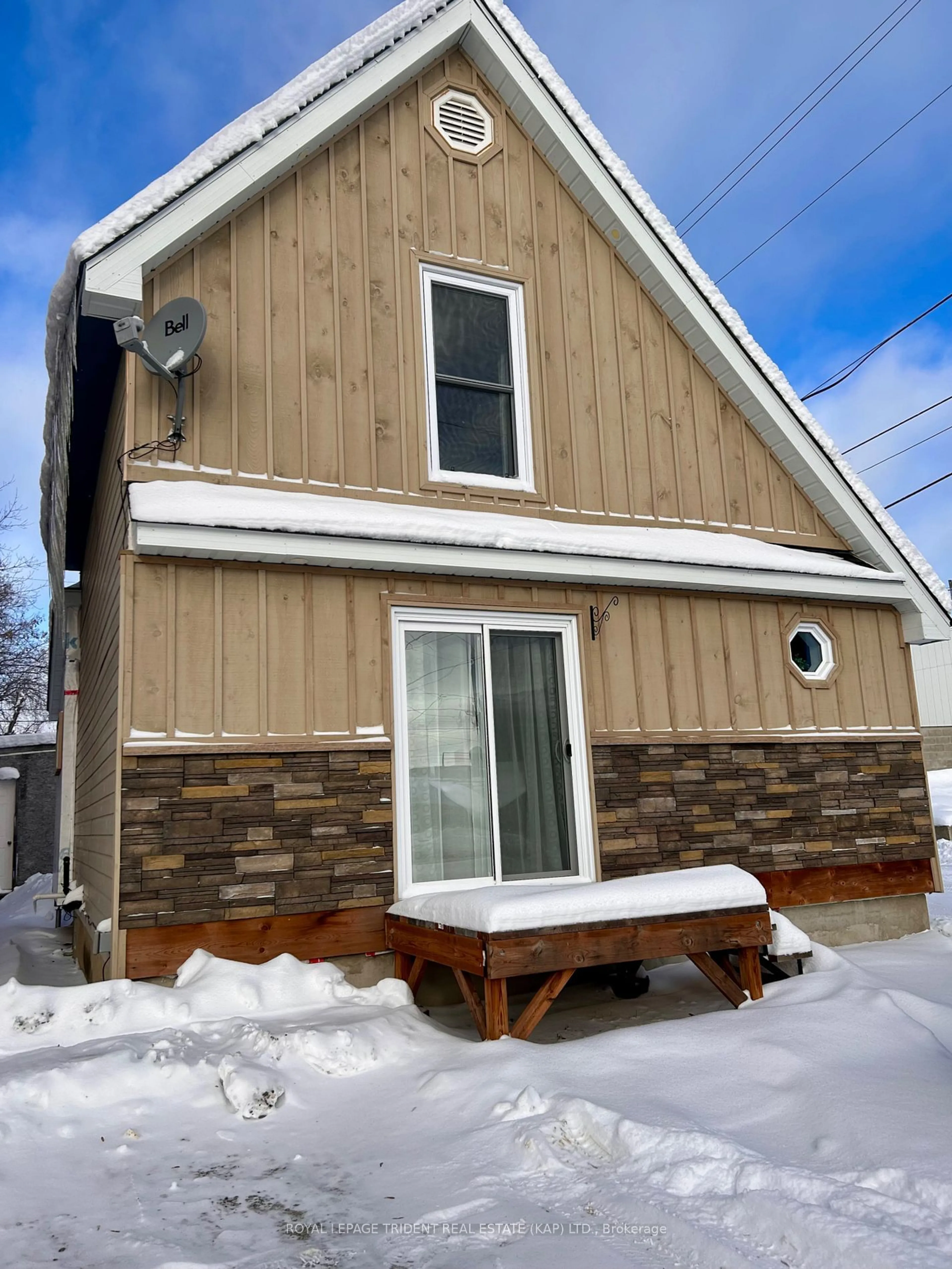 Frontside or backside of a home, cottage for 11 Cain Ave, Kapuskasing Ontario P5N 1S8