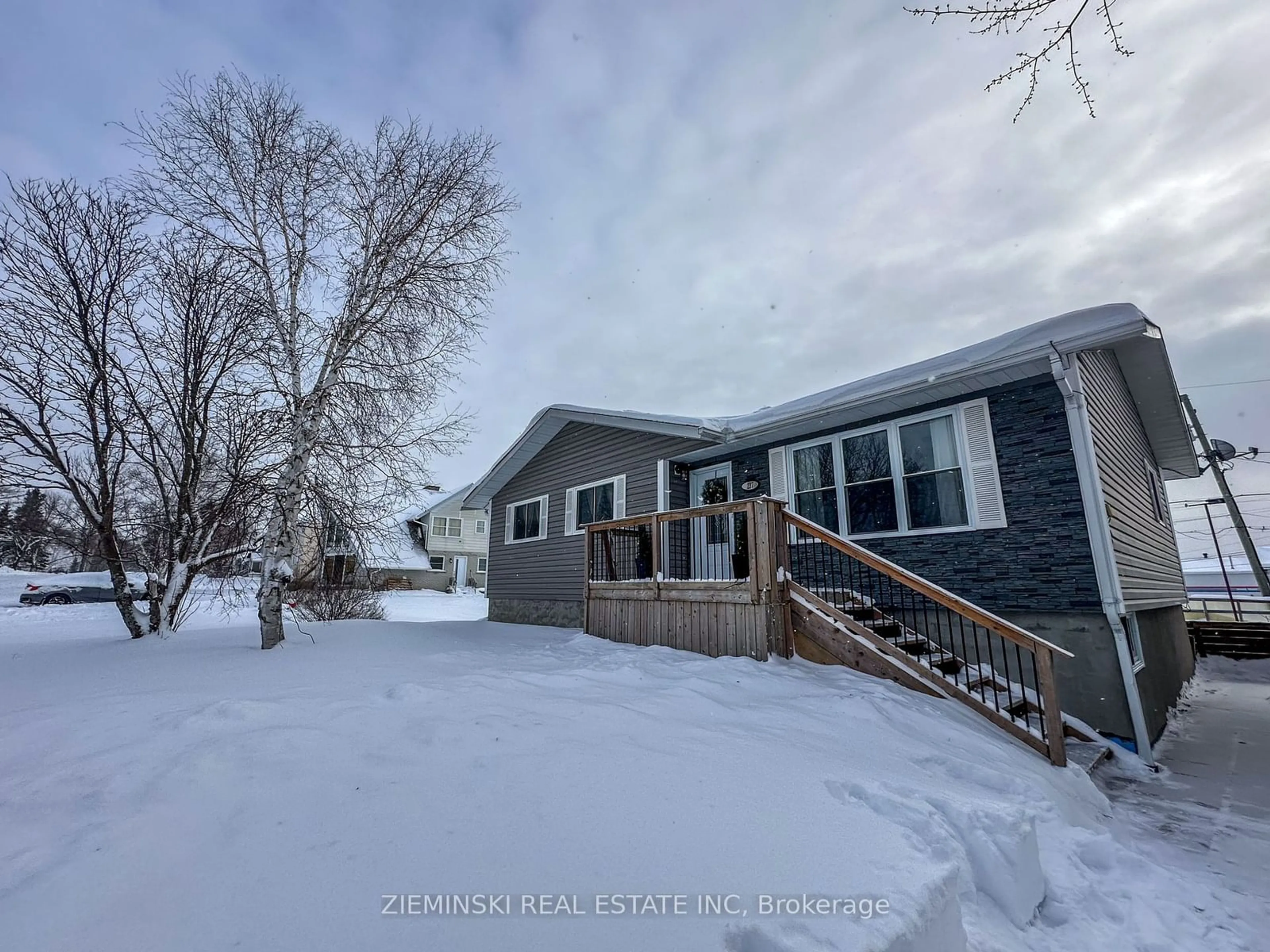 A pic from exterior of the house or condo, cottage for 237 Devonshire Ave, Iroquois Falls Ontario P0K 1E0