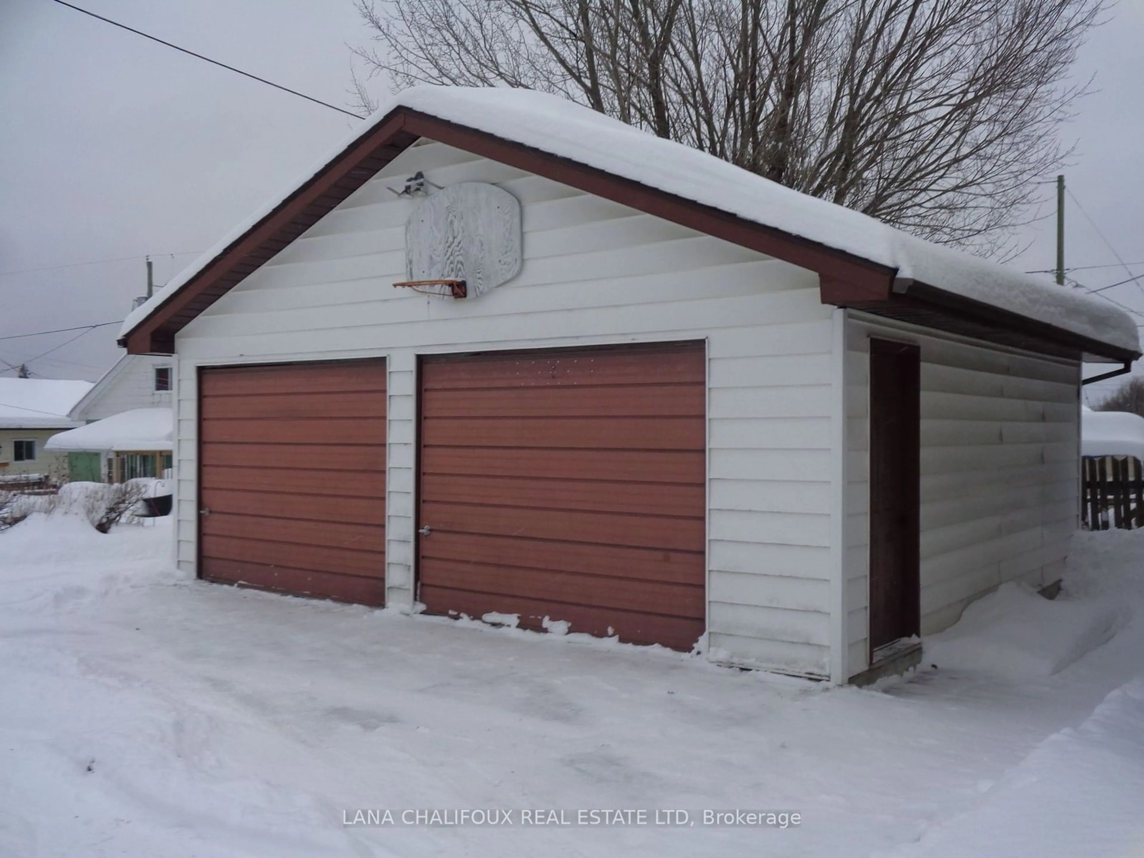 Indoor garage for 62 Woods St, Kirkland Lake Ontario P2N 3B9