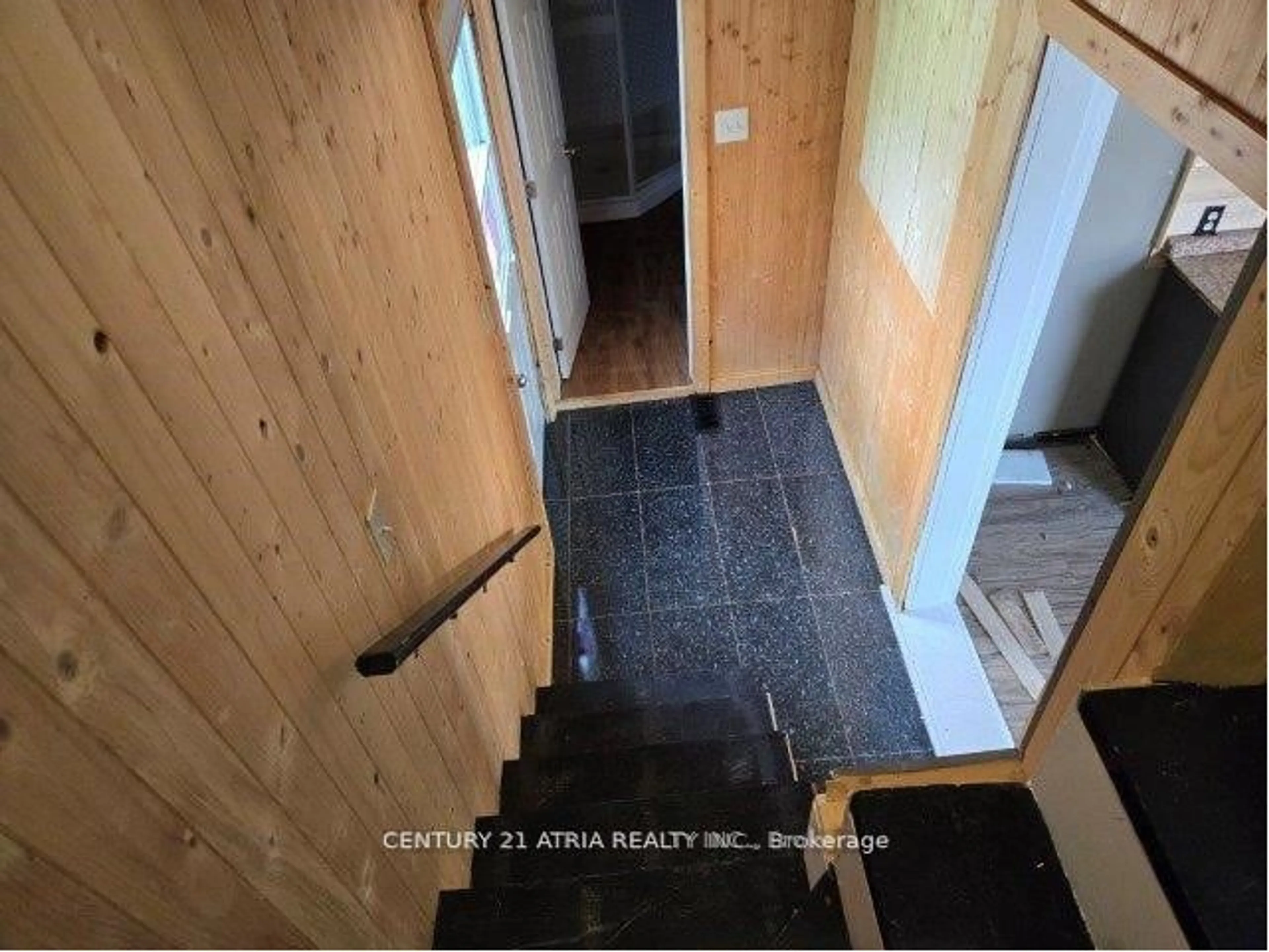 Indoor entryway for 80 Poplar Ave, Kirkland Lake Ontario P2N 2M9