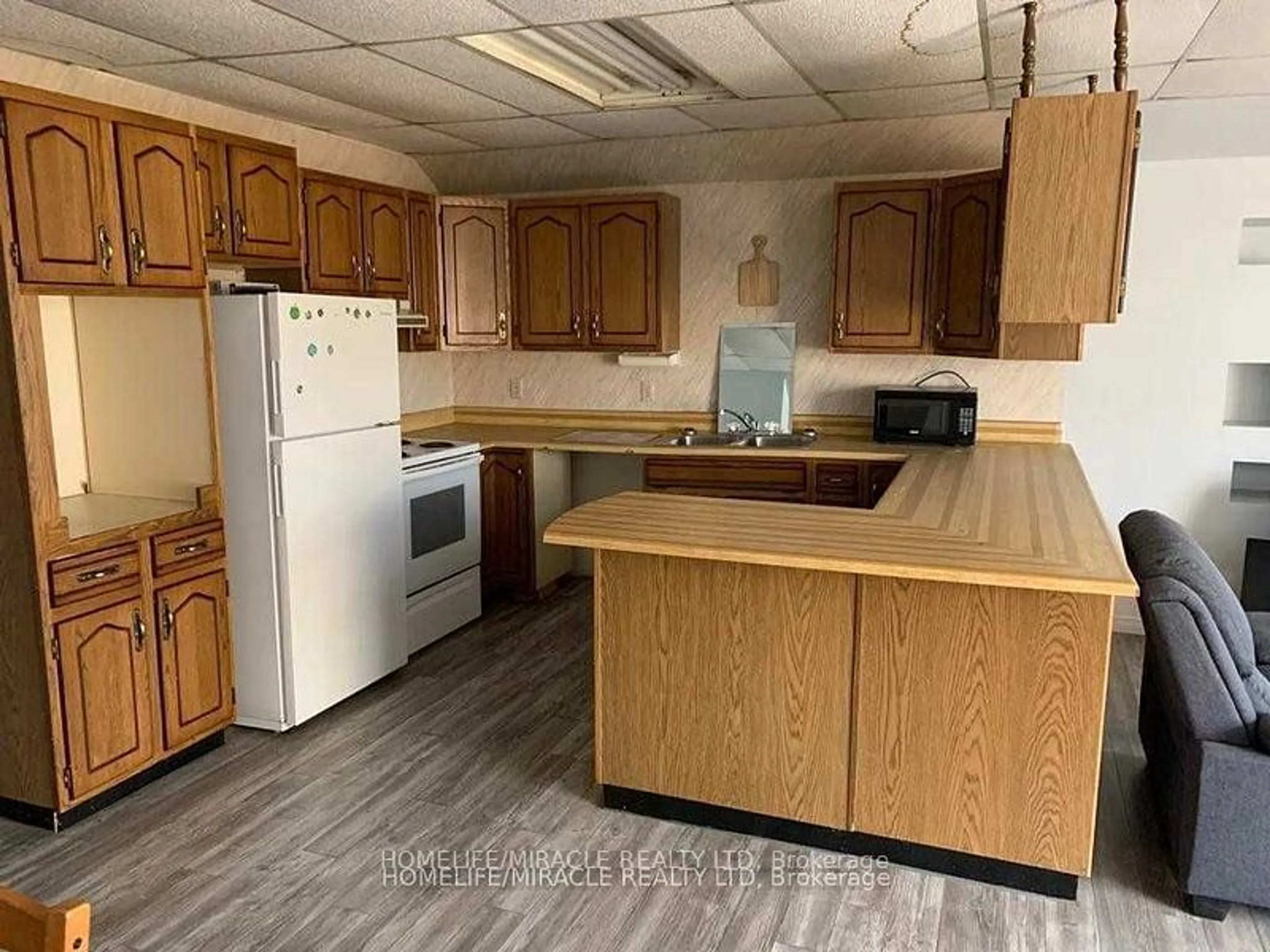 Standard kitchen, unknown for 60 Tenth St, Armstrong Ontario P0J 1E0