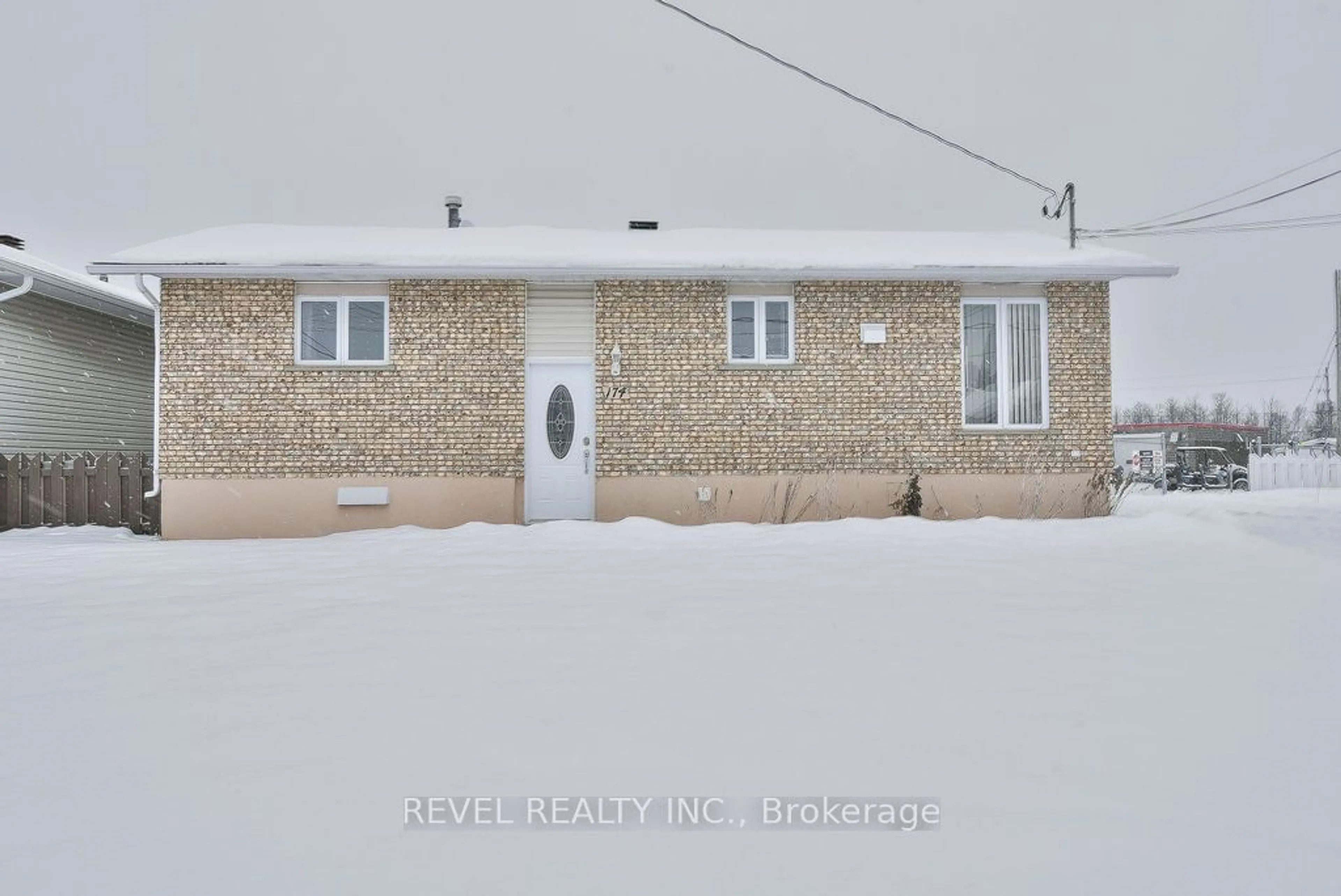 A pic from outside/outdoor area/front of a property/back of a property/a pic from drone, building for 174 Royale St, Timmins Ontario P4N 8A6