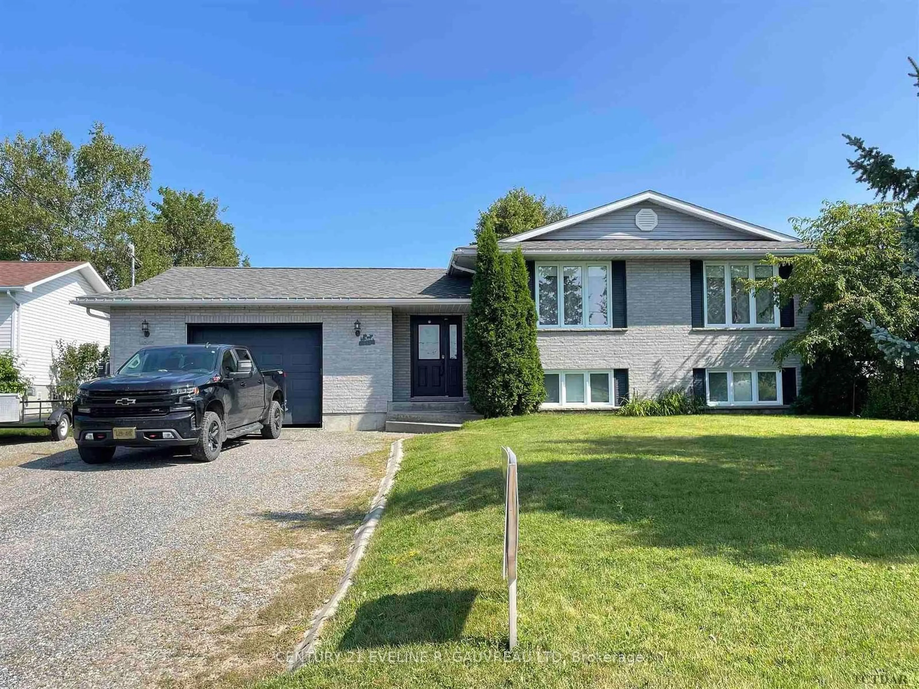 Home with vinyl exterior material, street for 253 Crystal Cres, Temiskaming Shores Ontario P0J 1P0