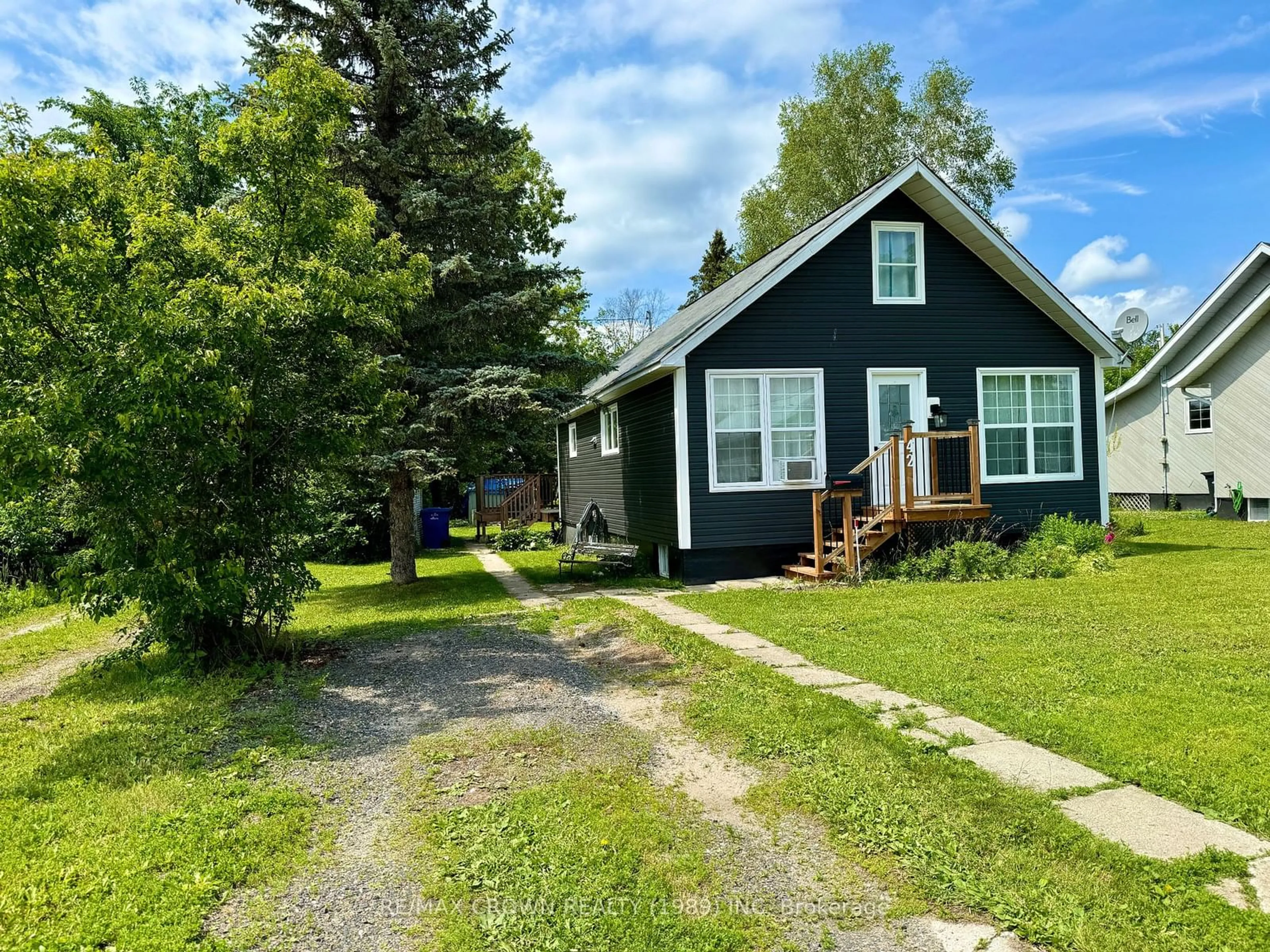 A pic from outside/outdoor area/front of a property/back of a property/a pic from drone, street for 42 King St, Kapuskasing Ontario P5N 1K4