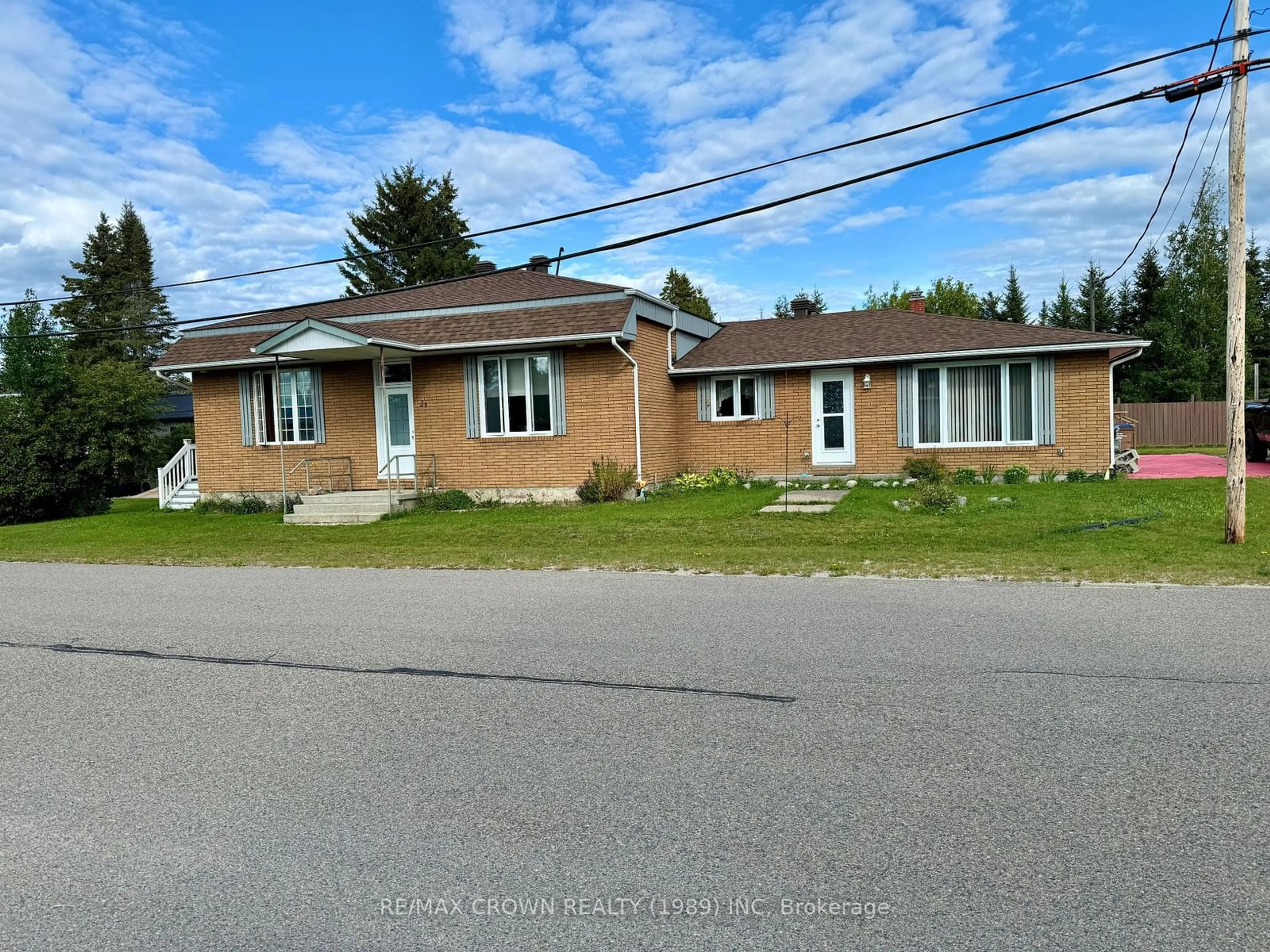 A pic from outside/outdoor area/front of a property/back of a property/a pic from drone, street for 21 Jacques Ave, Fauquier-Strickland Ontario P0L 1G0