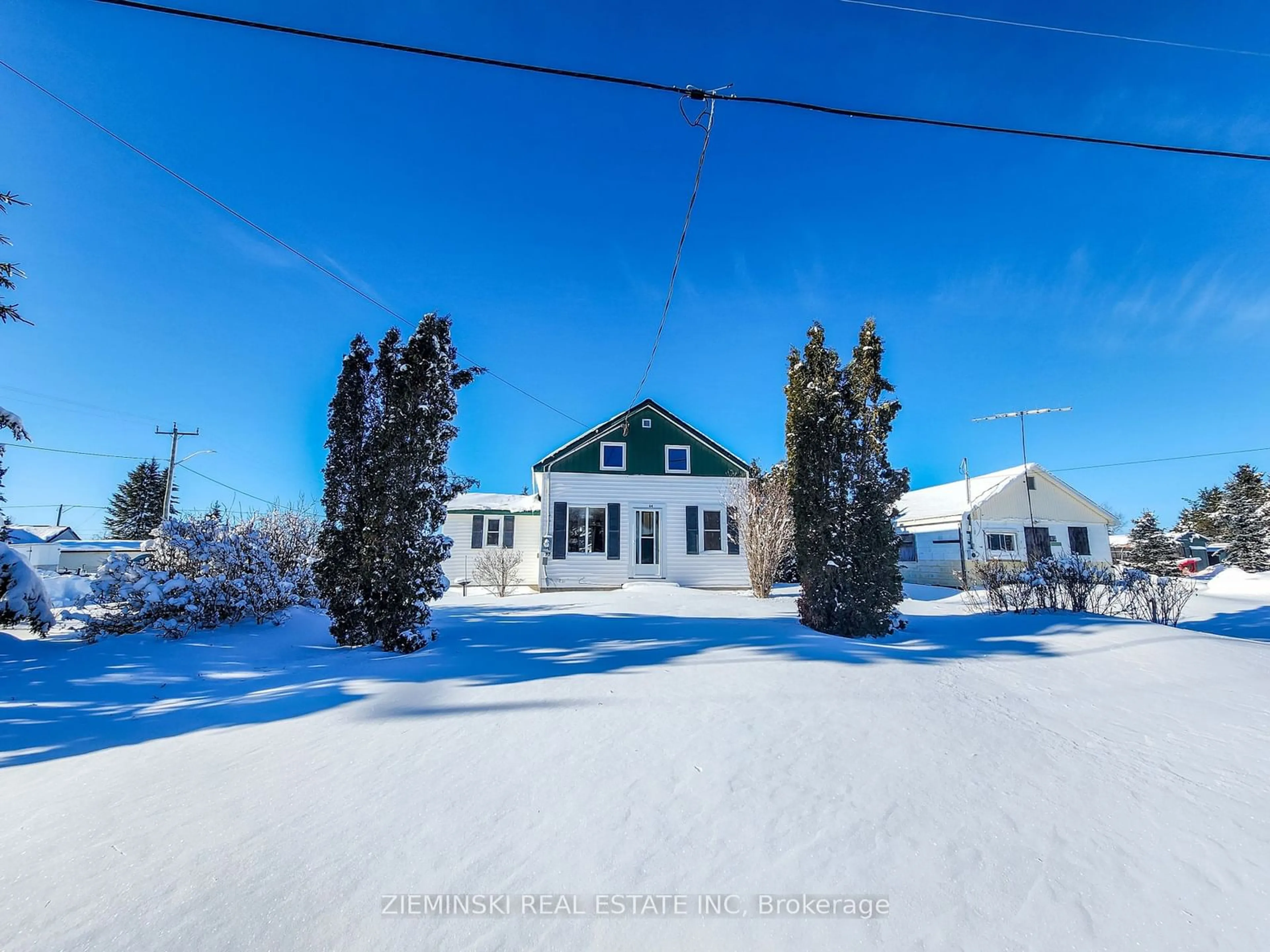 A pic from outside/outdoor area/front of a property/back of a property/a pic from drone, unknown for 64 Edward St, Iroquois Falls Ontario P0K 1G0