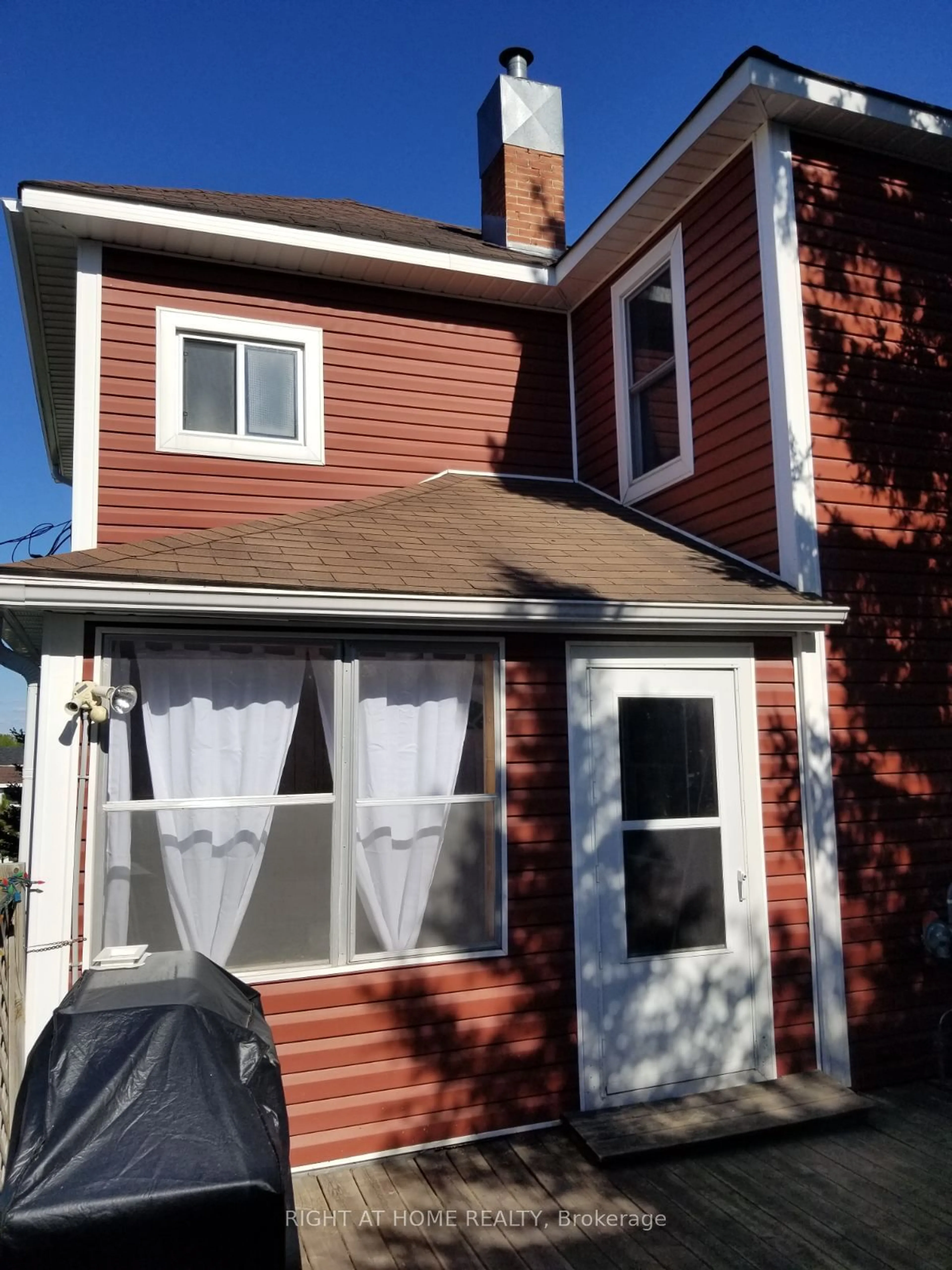 Home with vinyl exterior material, street for 127 Fifth St, Cochrane Ontario P0L 1C0