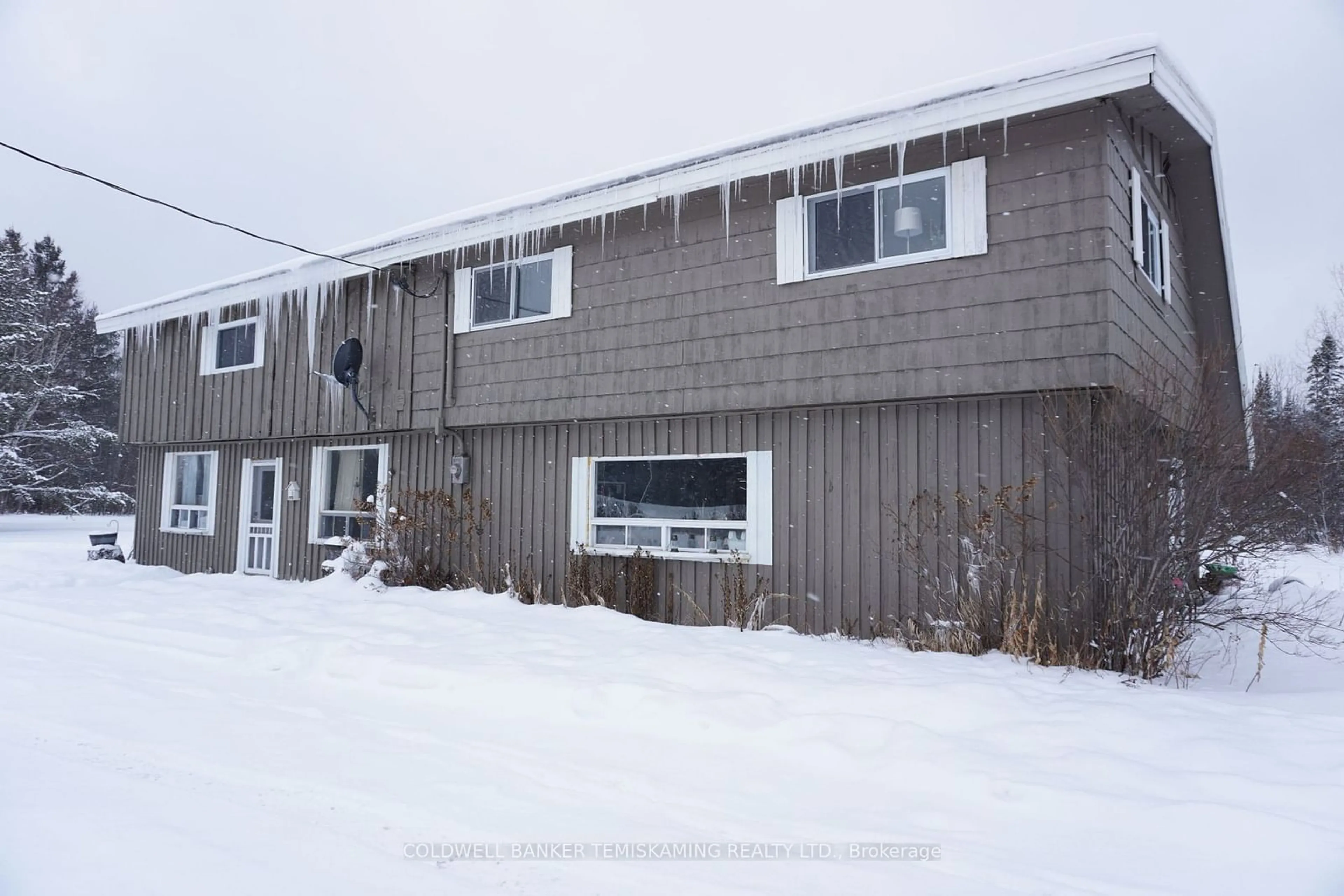 A pic from outside/outdoor area/front of a property/back of a property/a pic from drone, building for 994408 Highway 11, Coleman Ontario P0J 1C0