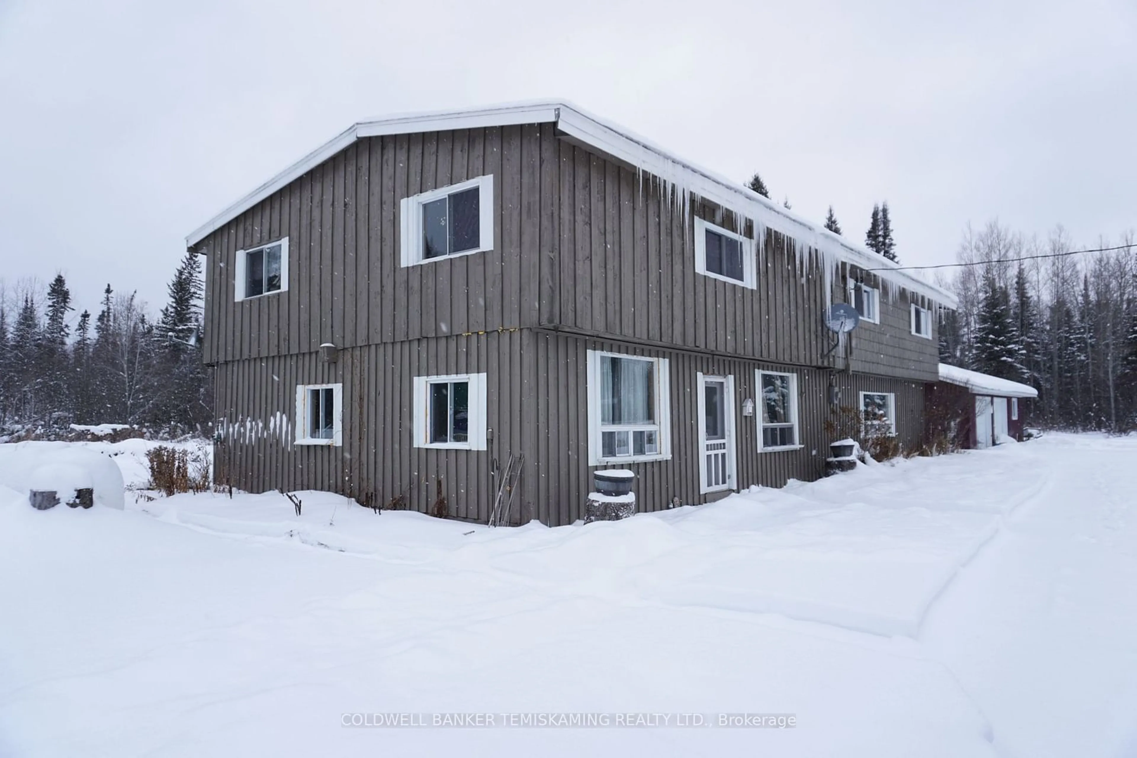 A pic from outside/outdoor area/front of a property/back of a property/a pic from drone, building for 994408 Highway 11, Coleman Ontario P0J 1C0