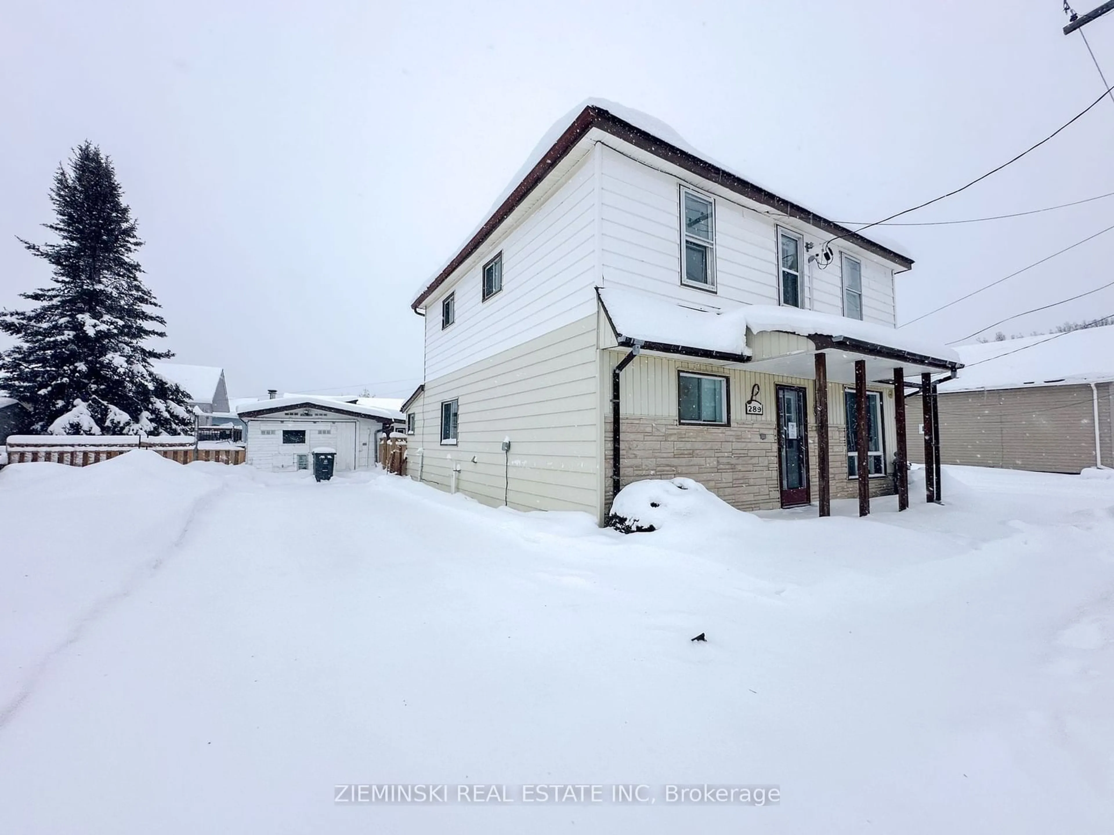 A pic from outside/outdoor area/front of a property/back of a property/a pic from drone, building for 289 Church St, Iroquois Falls Ontario P0K 1G0