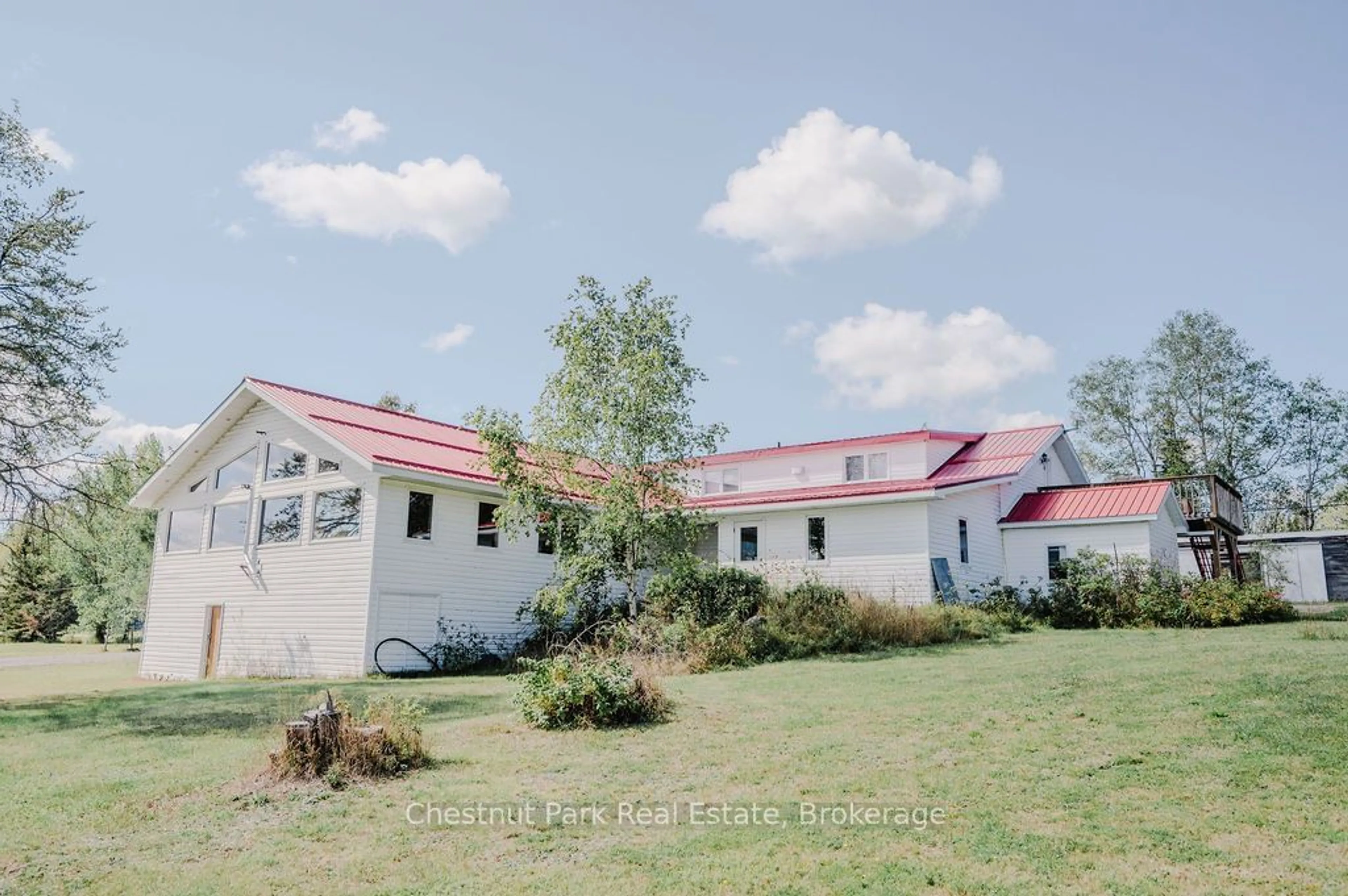 A pic from outside/outdoor area/front of a property/back of a property/a pic from drone, building for 501 Resort Rd, Timiskaming Remote Area Ontario P0K 1S0