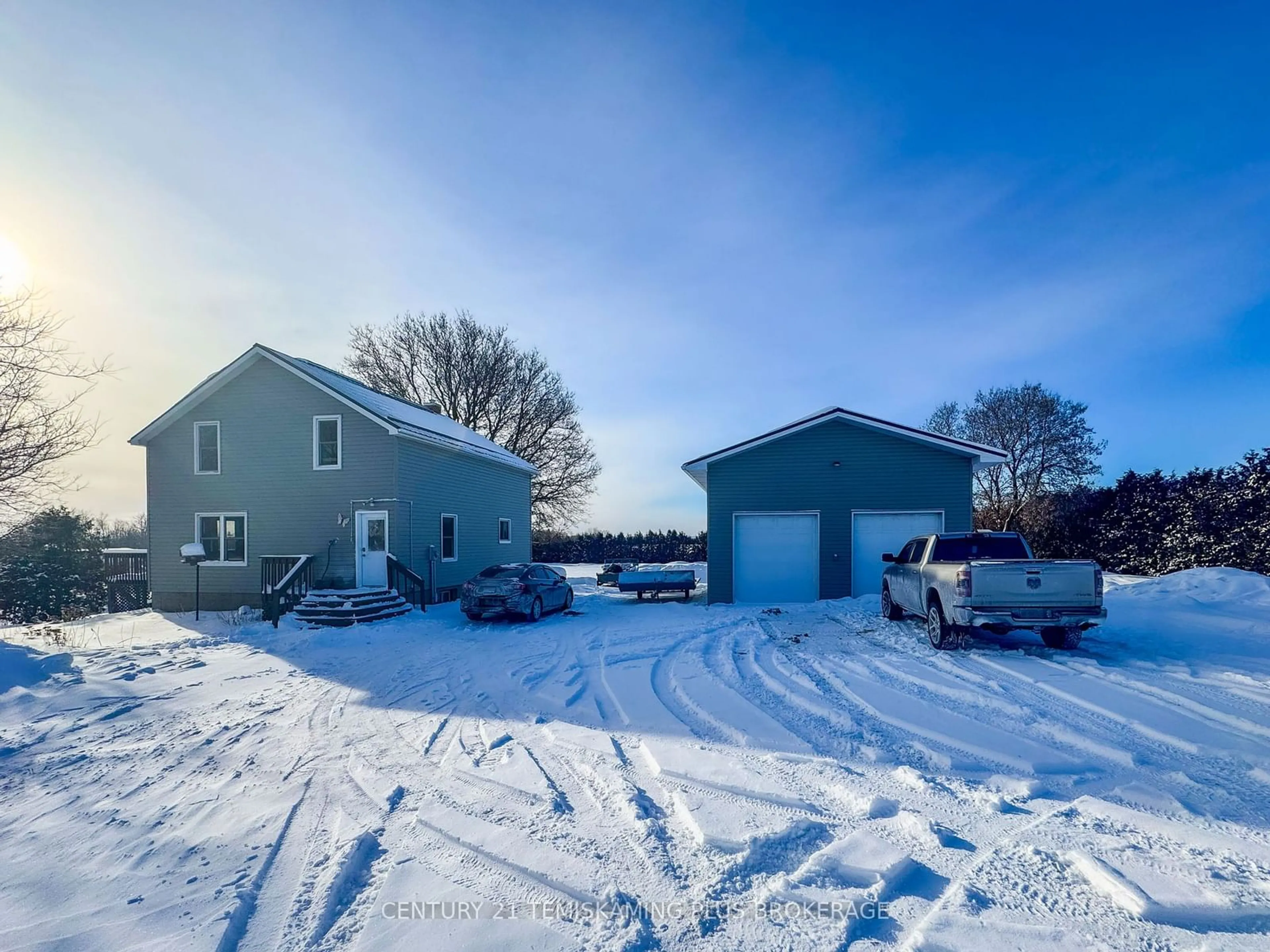 A pic from outside/outdoor area/front of a property/back of a property/a pic from drone, street for 999176 11, Harley Ontario P0J 1P0