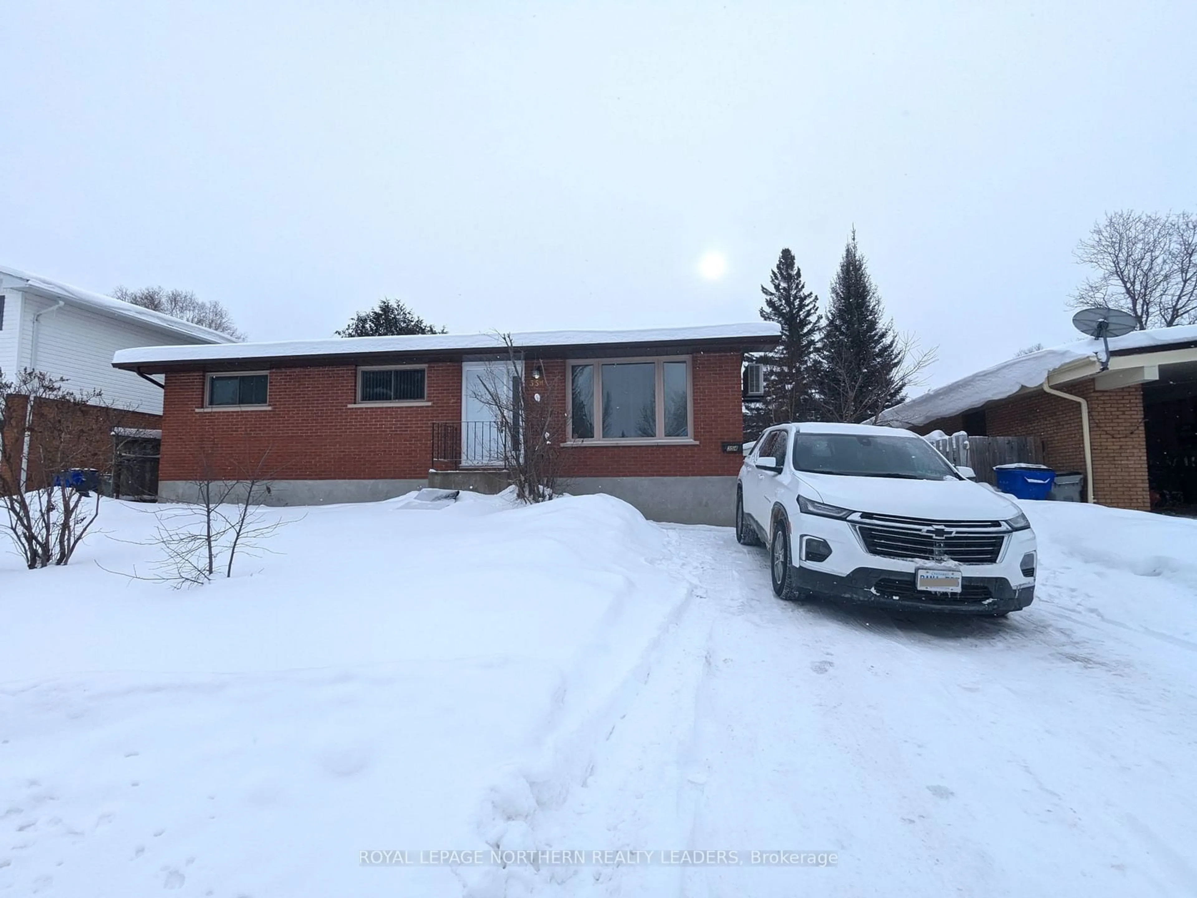 A pic from outside/outdoor area/front of a property/back of a property/a pic from drone, street for 354 Diane Cres, Timmins Ontario P4N 5Z8