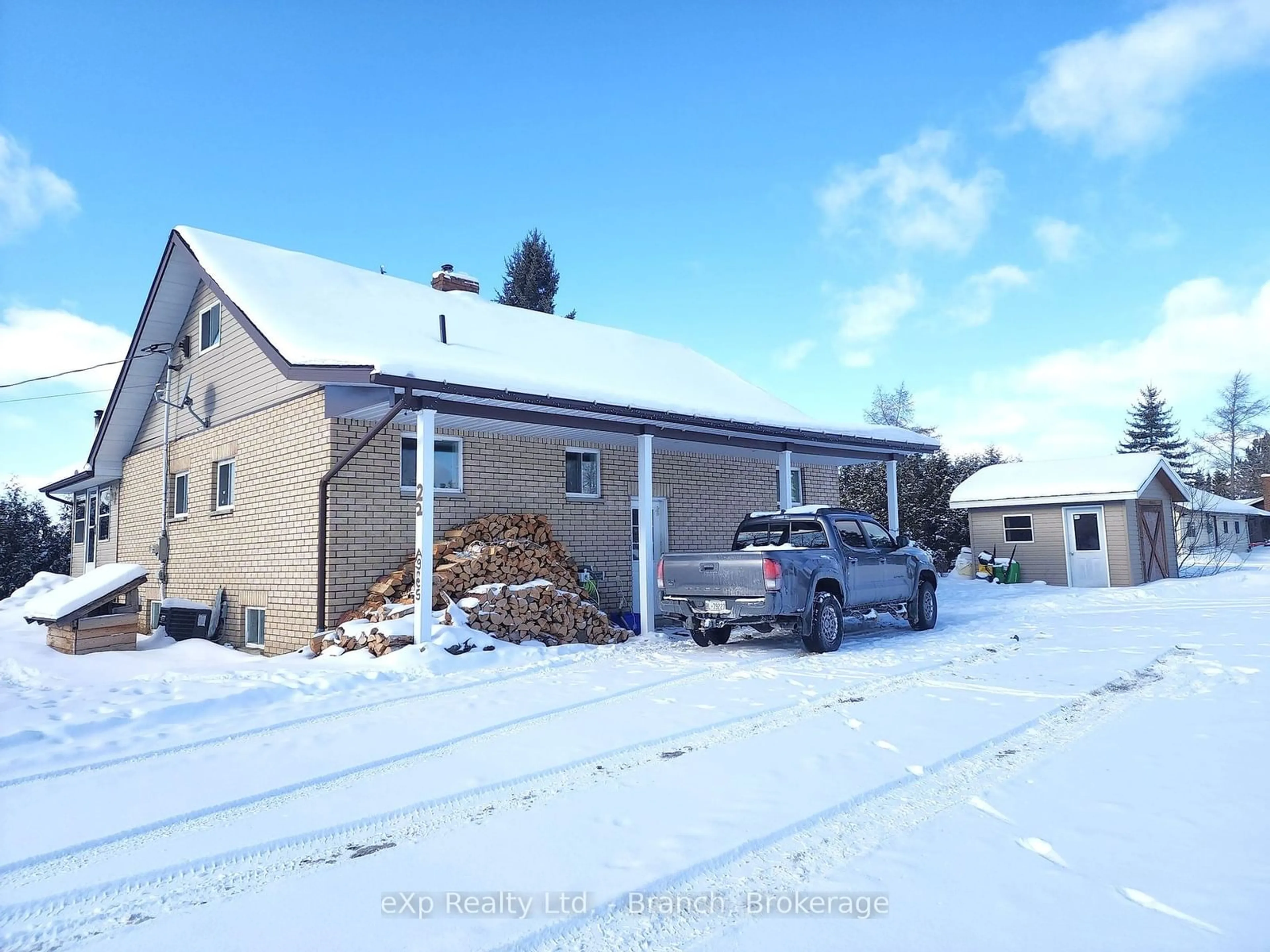 A pic from outside/outdoor area/front of a property/back of a property/a pic from drone, street for 22 Agnes St, Charlton and Dack Ontario P0J 1B0