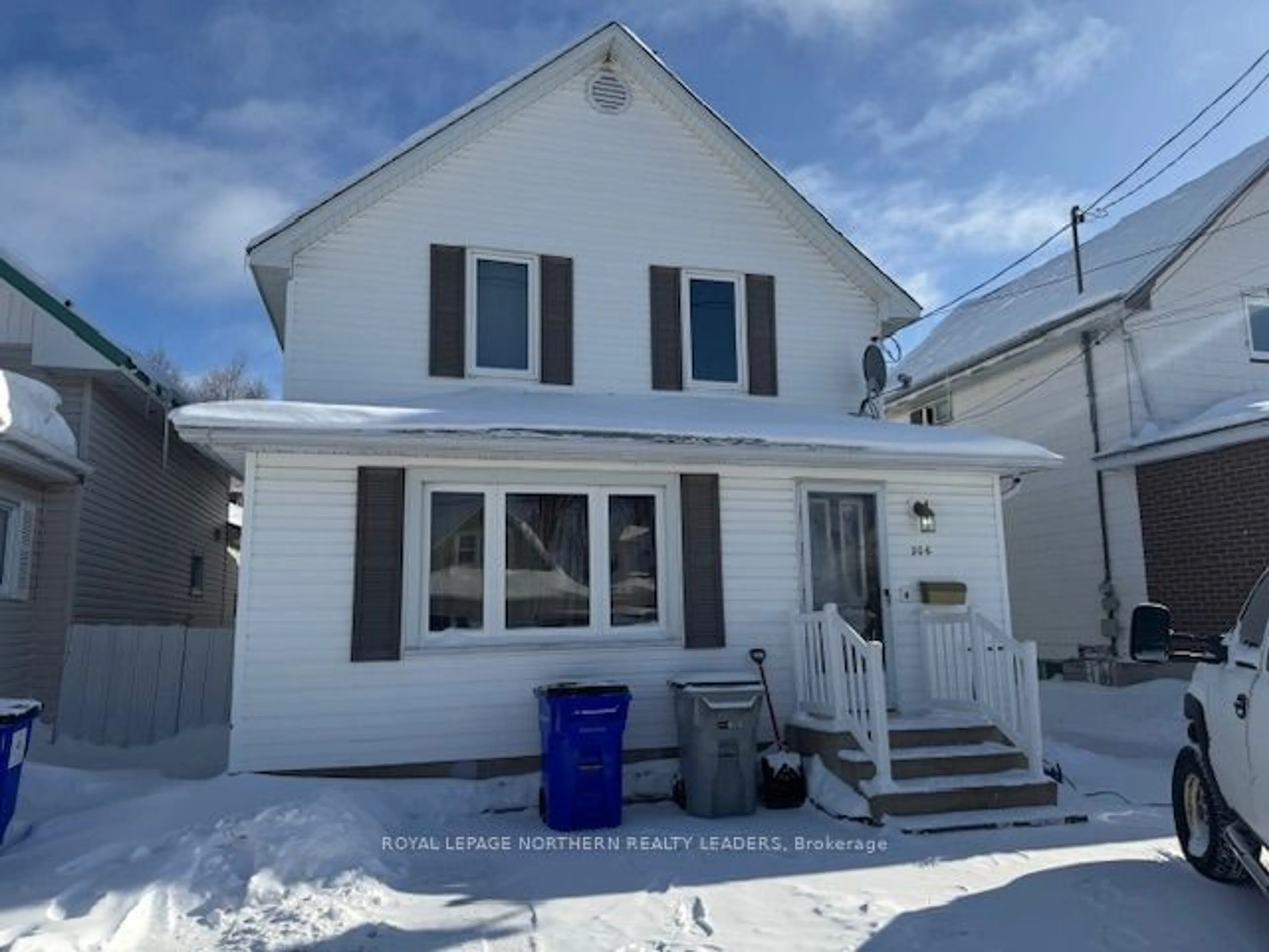 Home with vinyl exterior material, street for 206 Maple St, Timmins Ontario P4N 1Z2