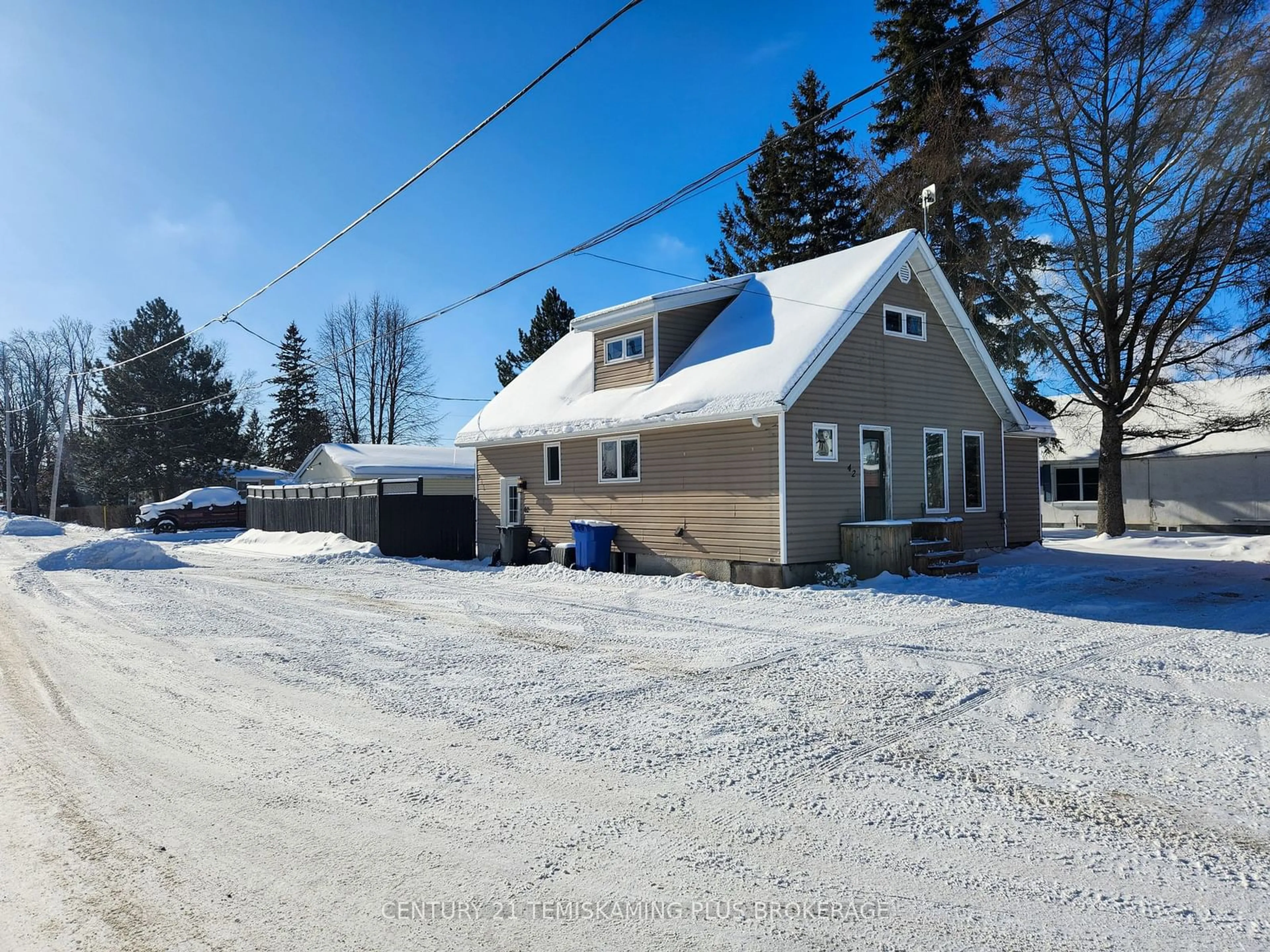 A pic from outside/outdoor area/front of a property/back of a property/a pic from drone, street for 42 5th Ave, Englehart Ontario P0J 1H0