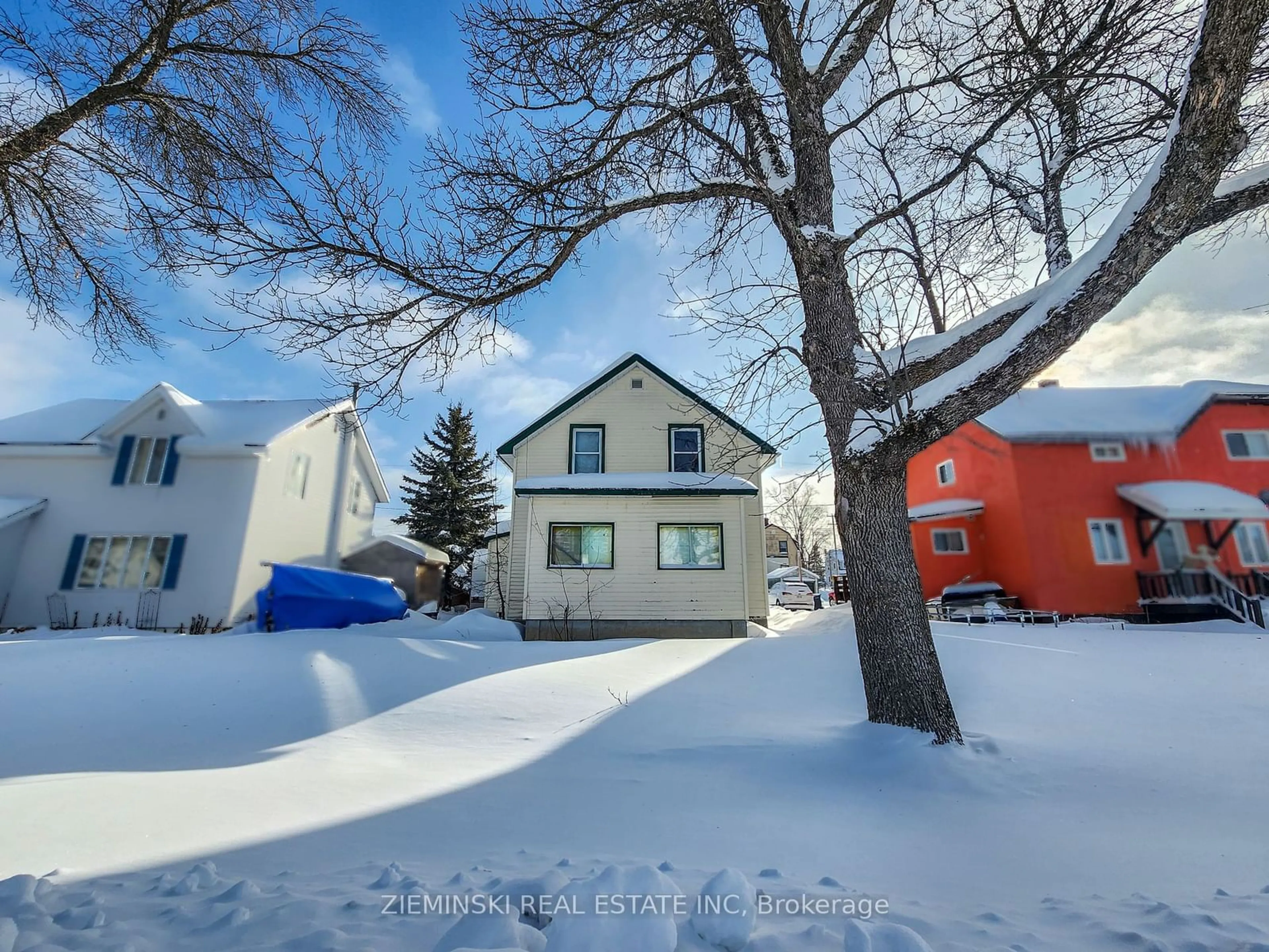 A pic from outside/outdoor area/front of a property/back of a property/a pic from drone, street for 129 Essex Ave, Iroquois Falls Ontario P0K 1E0