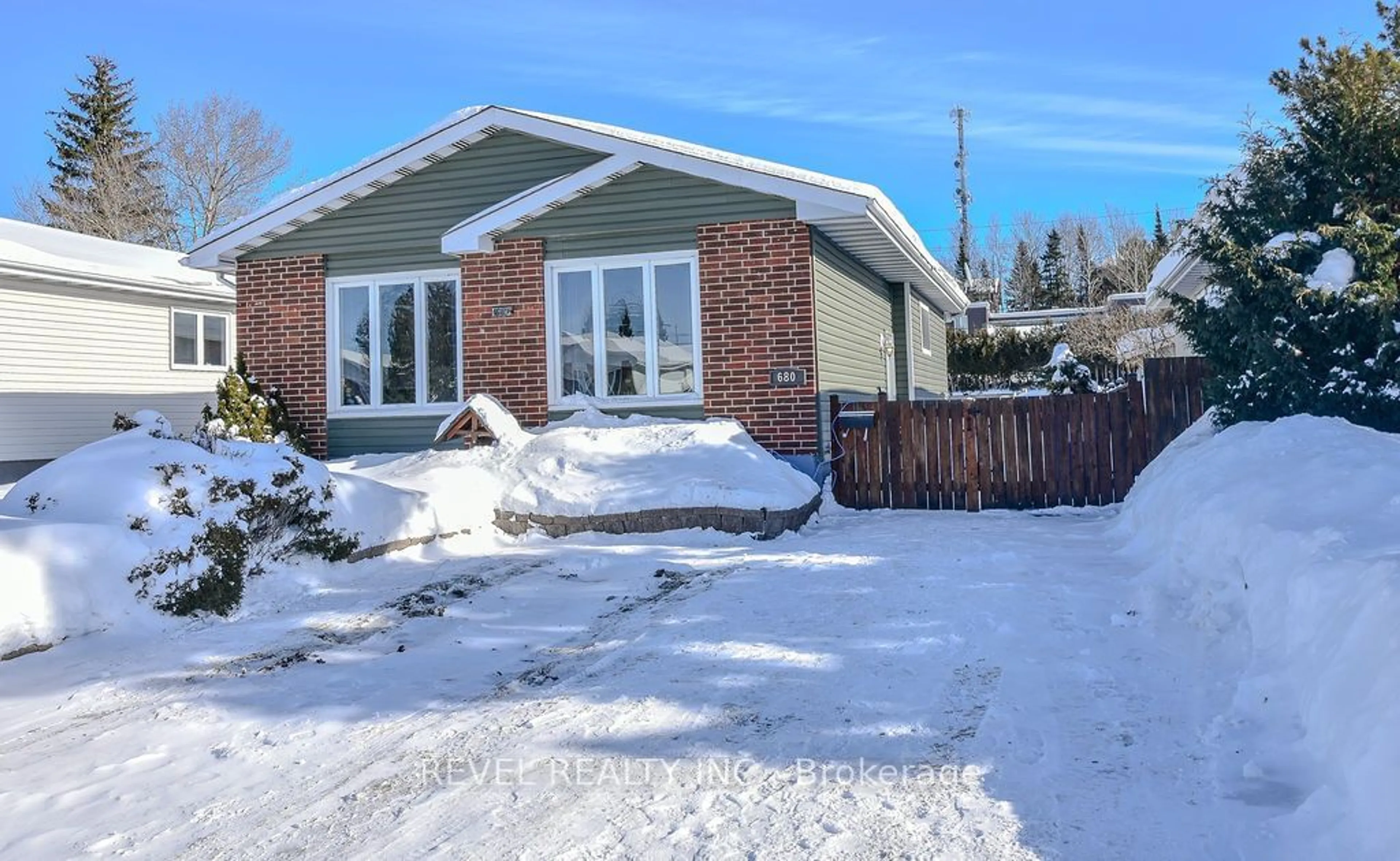 Unknown for 680 Bartleman St, Timmins Ontario P4N 7W5
