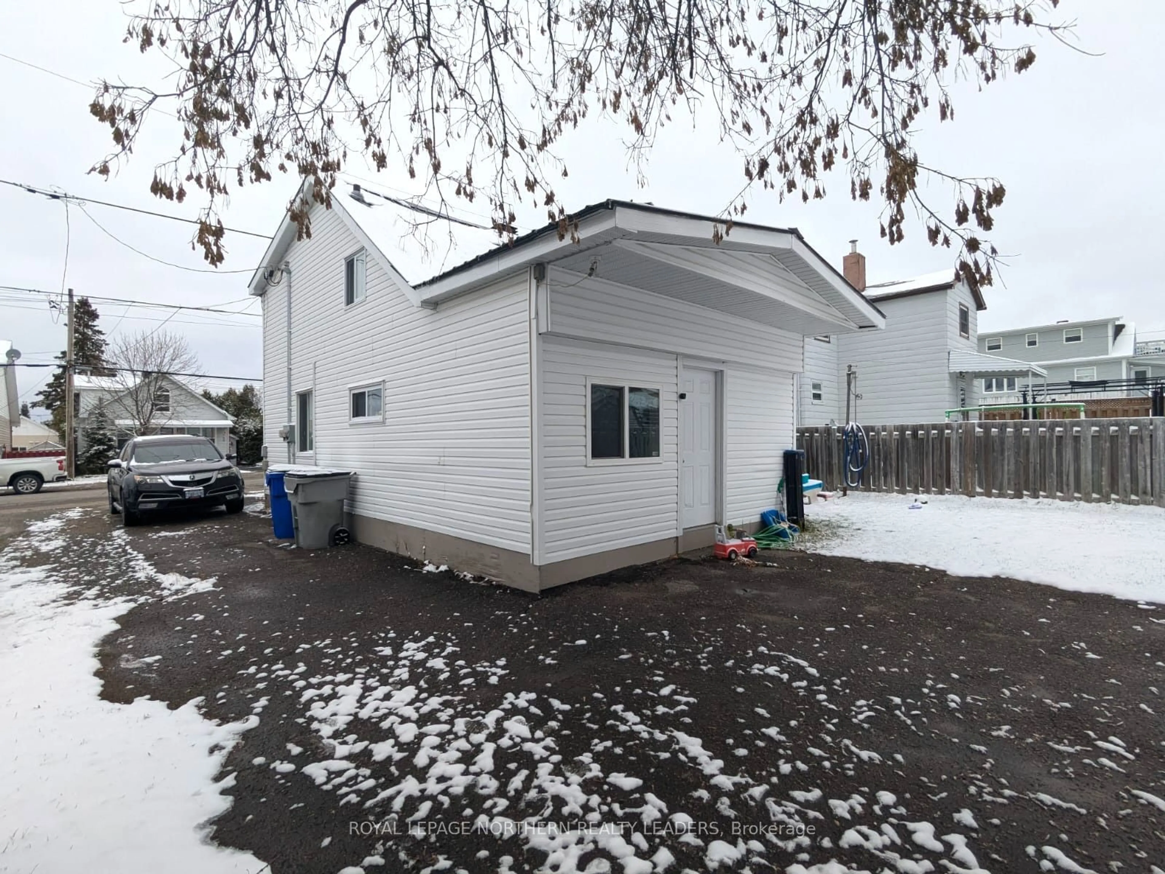 Unknown for 211-215 Wende Ave, Timmins Ontario P4N 3E6
