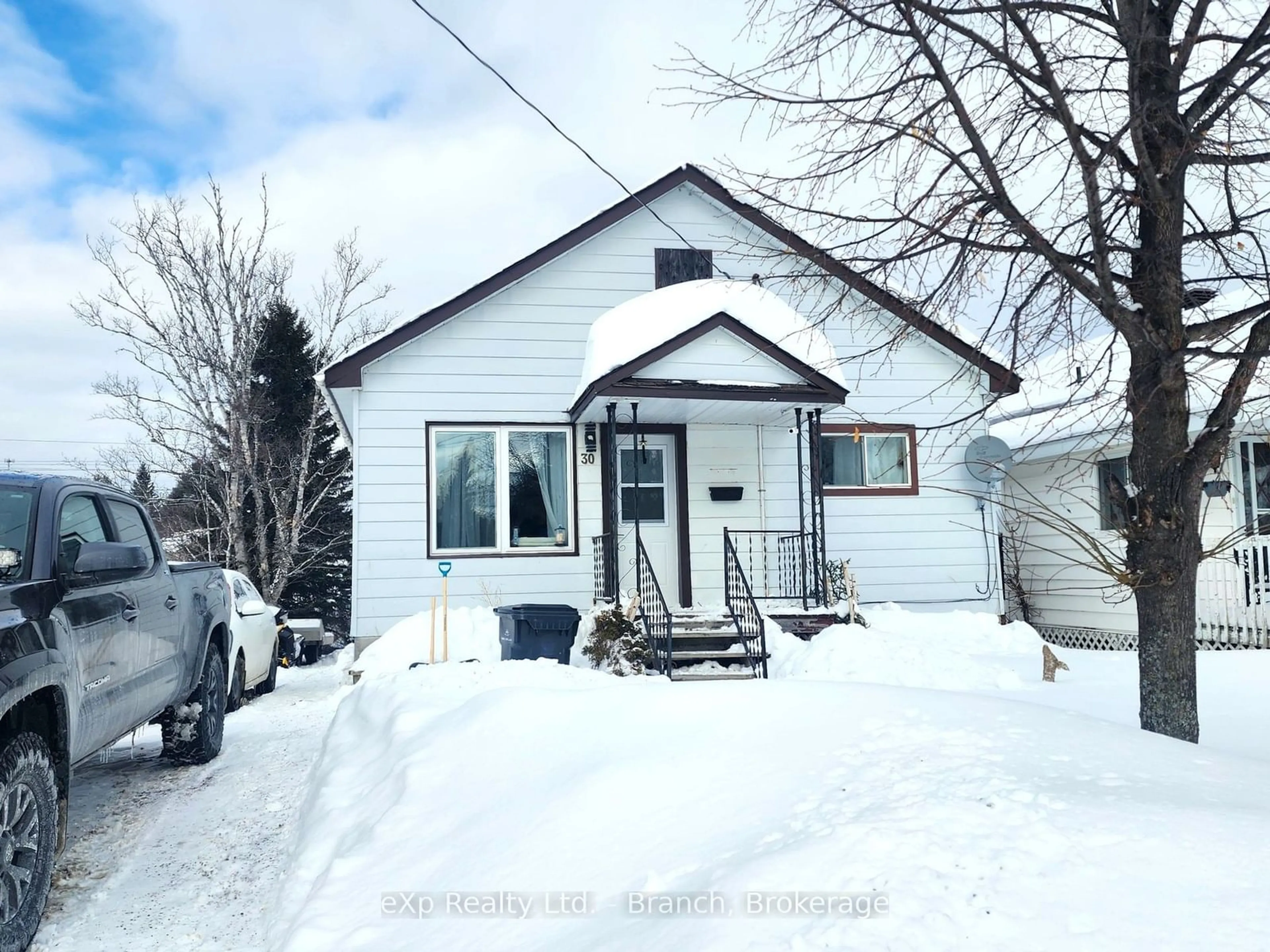 A pic from outside/outdoor area/front of a property/back of a property/a pic from drone, street for 30 PREMIER Ave, Kirkland Lake Ontario P2N 2S6